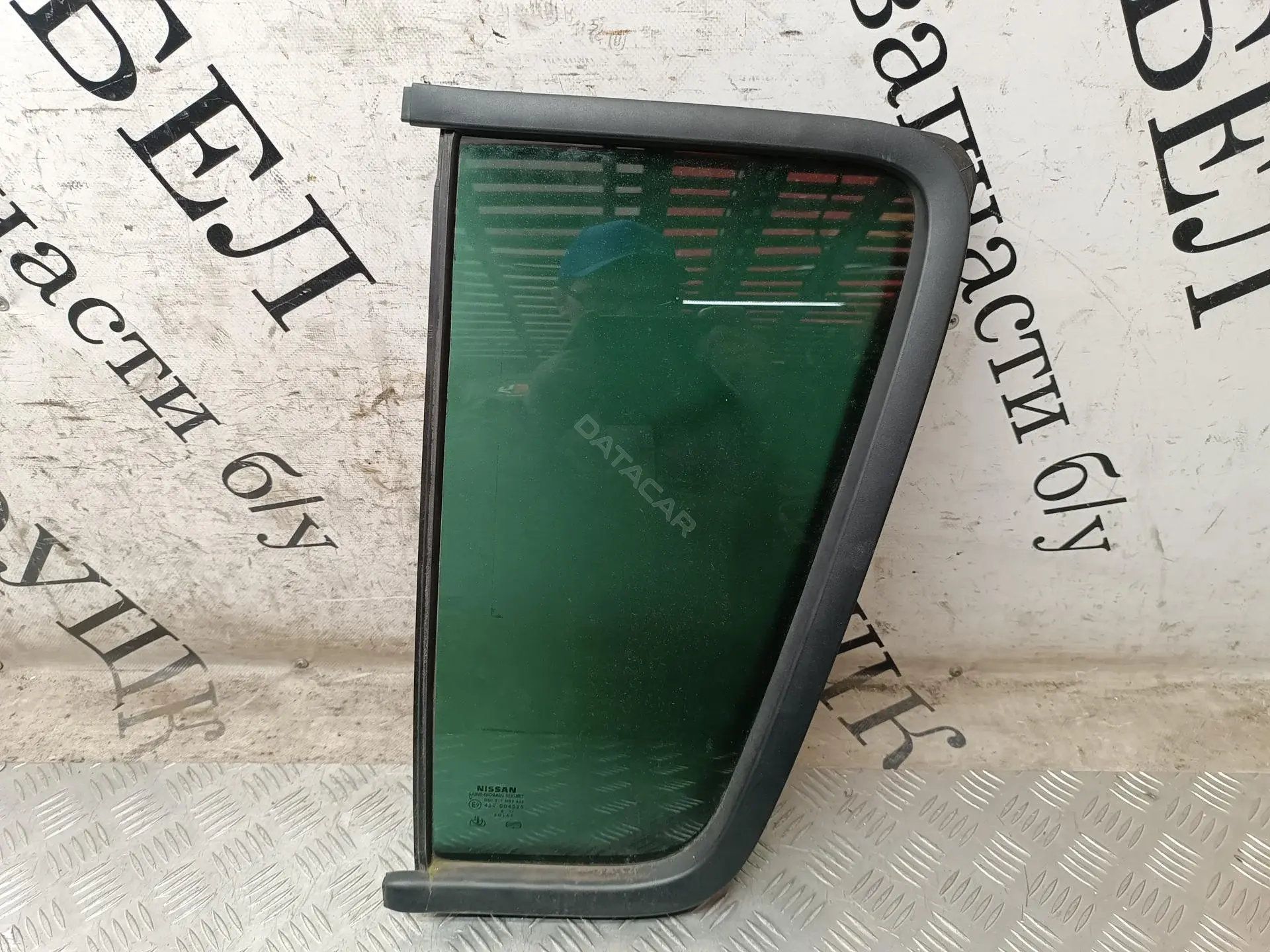Стекло двери 82301EA500