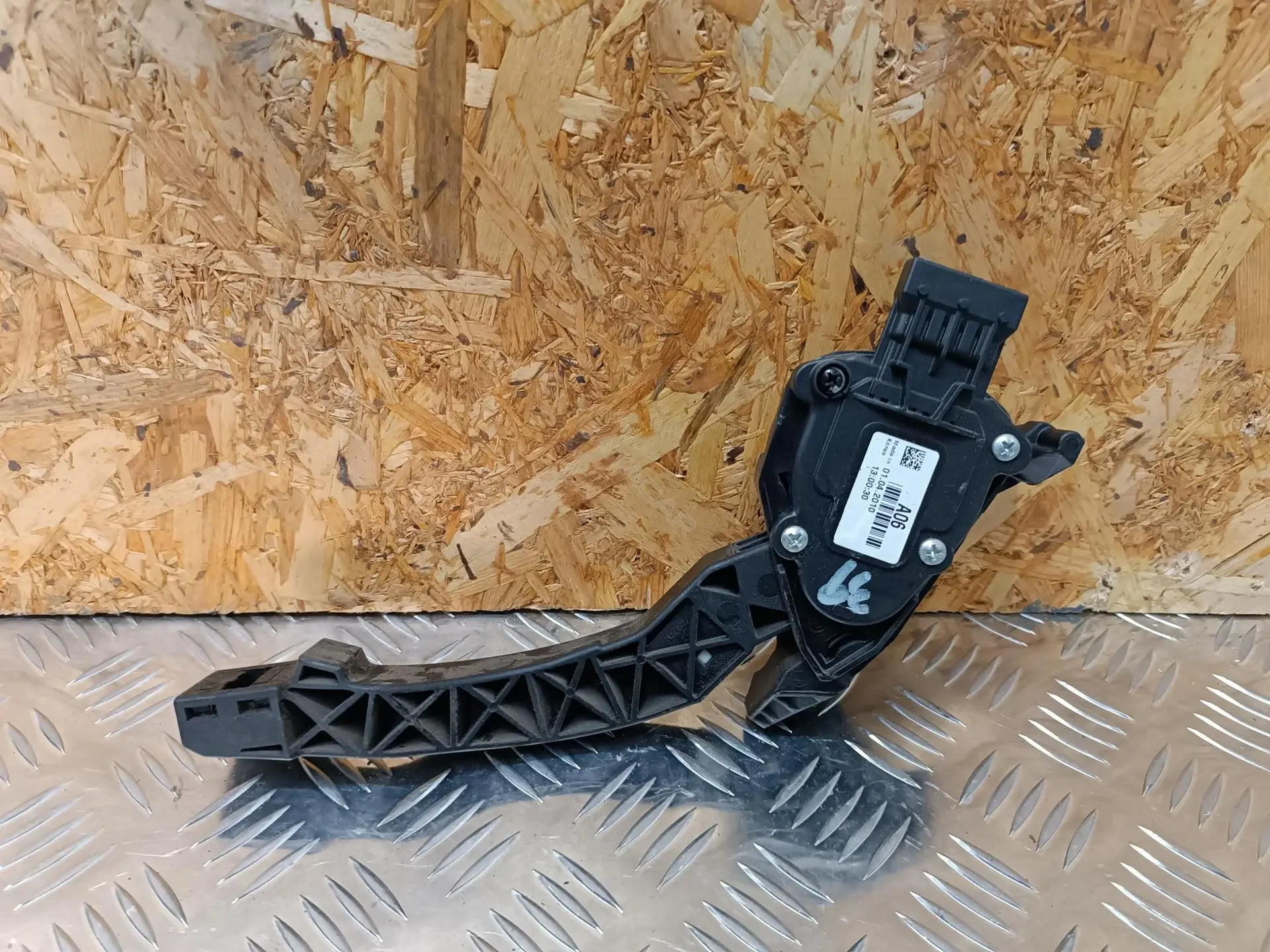 Педаль газа 327002P930