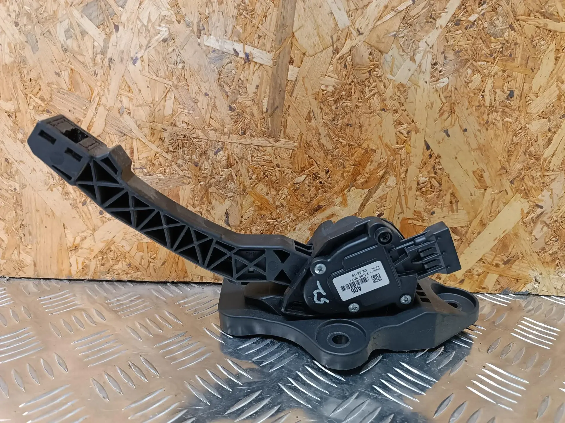 Педаль газа 327002P930