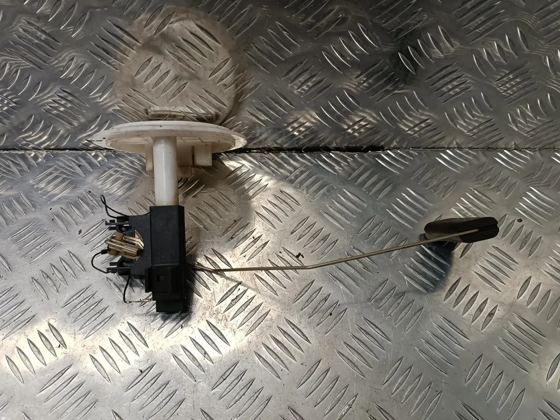 Датчик уровня топлива 4F0201317