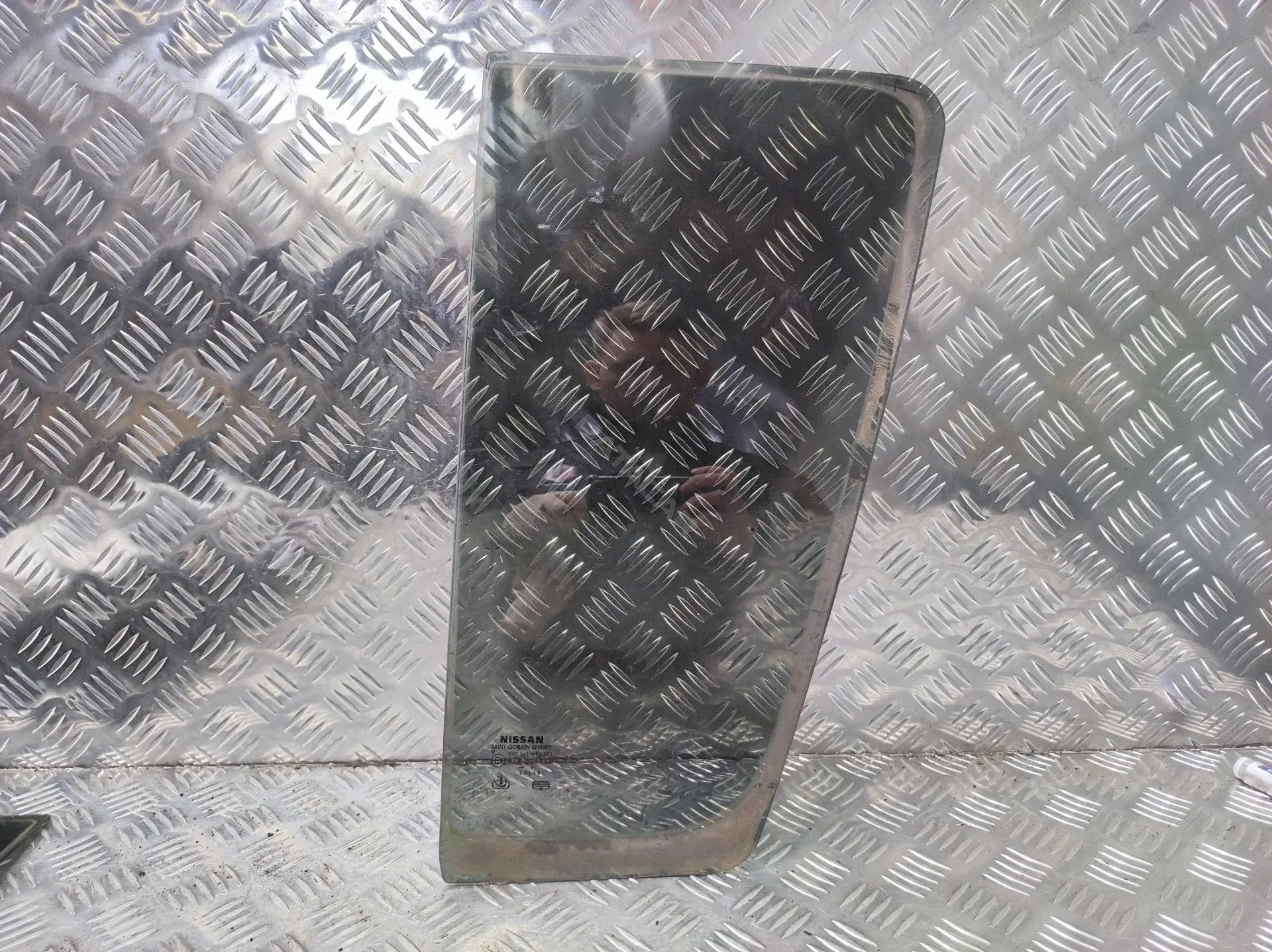 Стекло двери 82301EA500