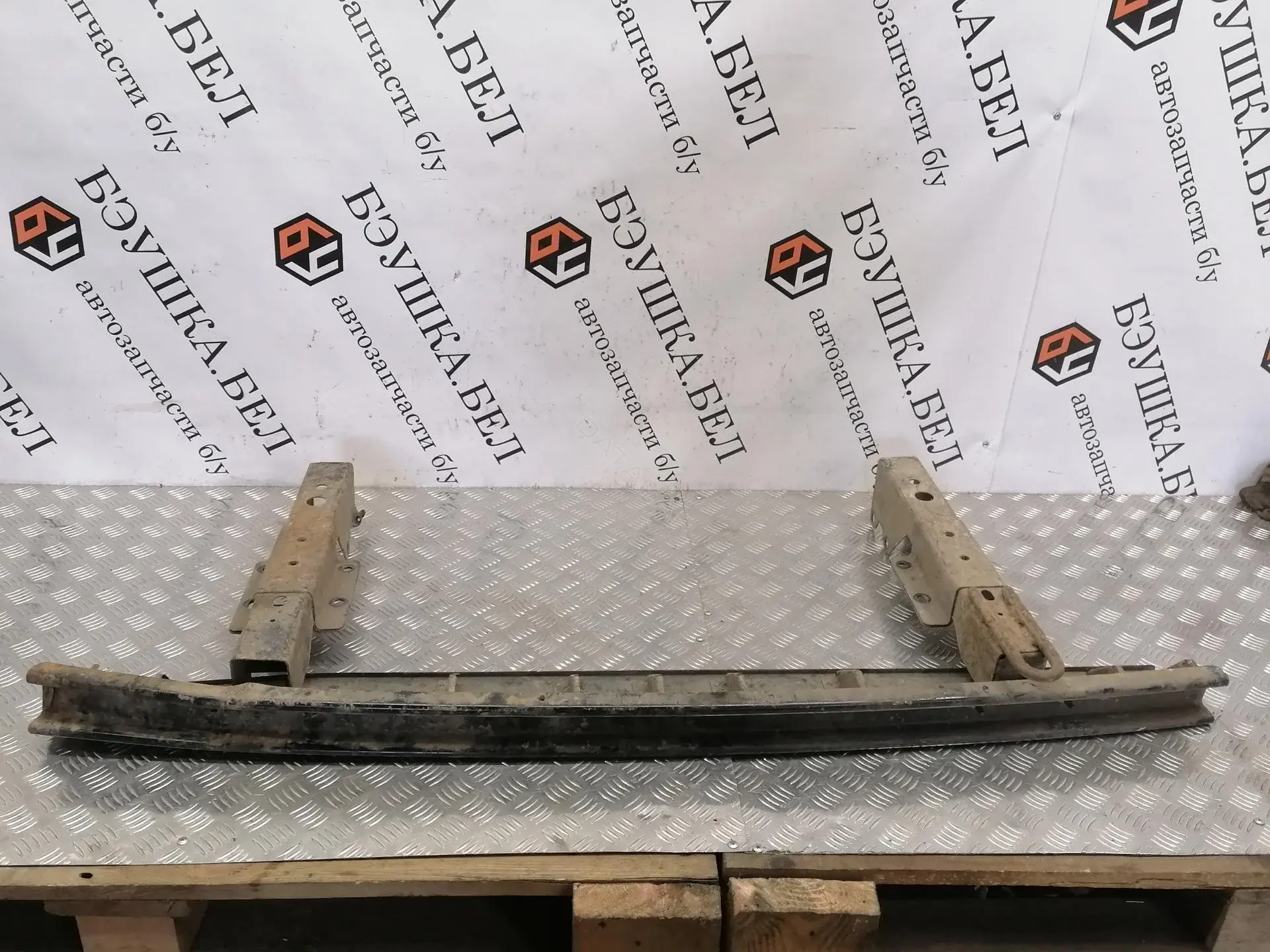 Усилитель бампера P937469