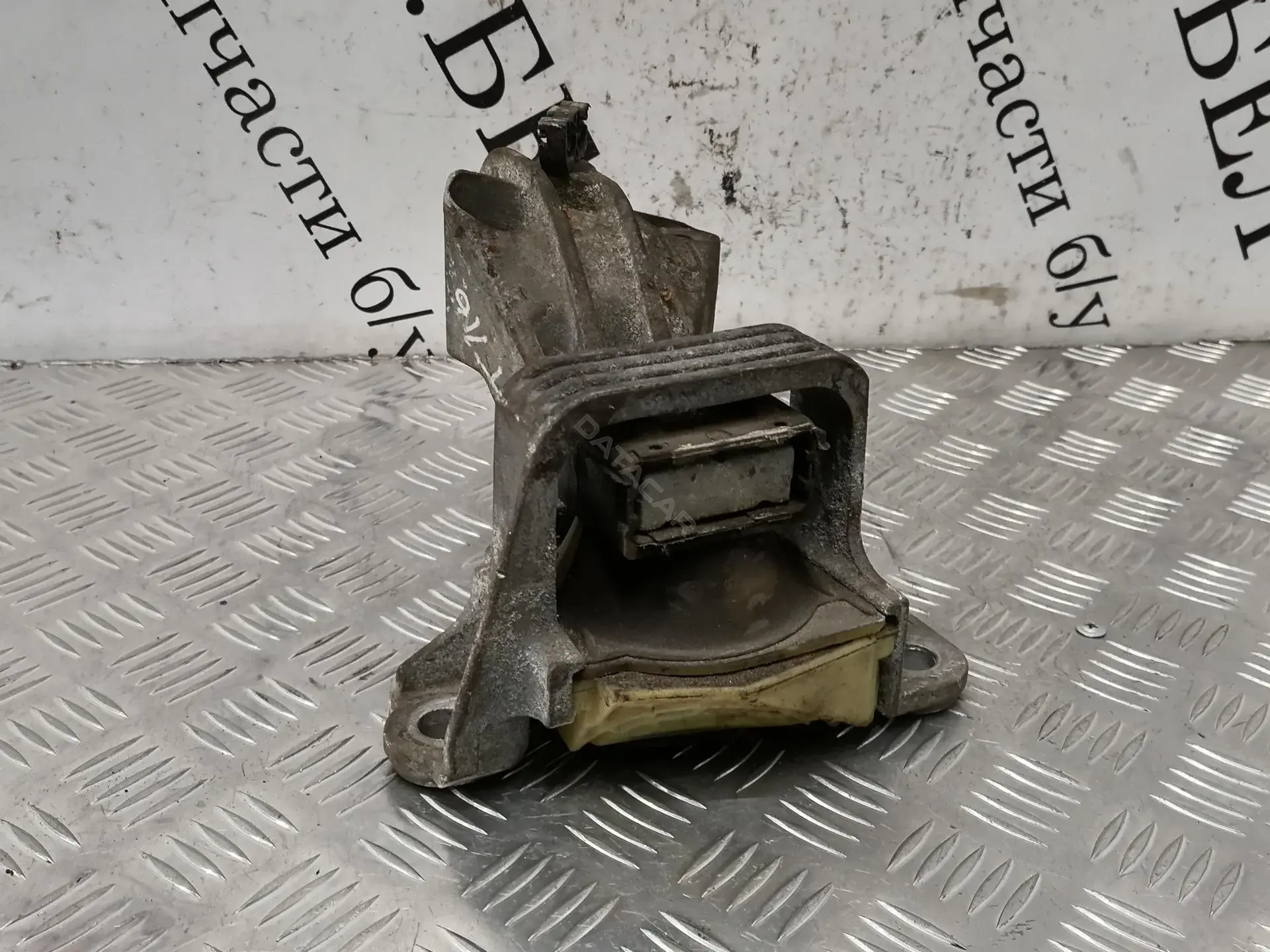 Кронштейн двигателя 326D22