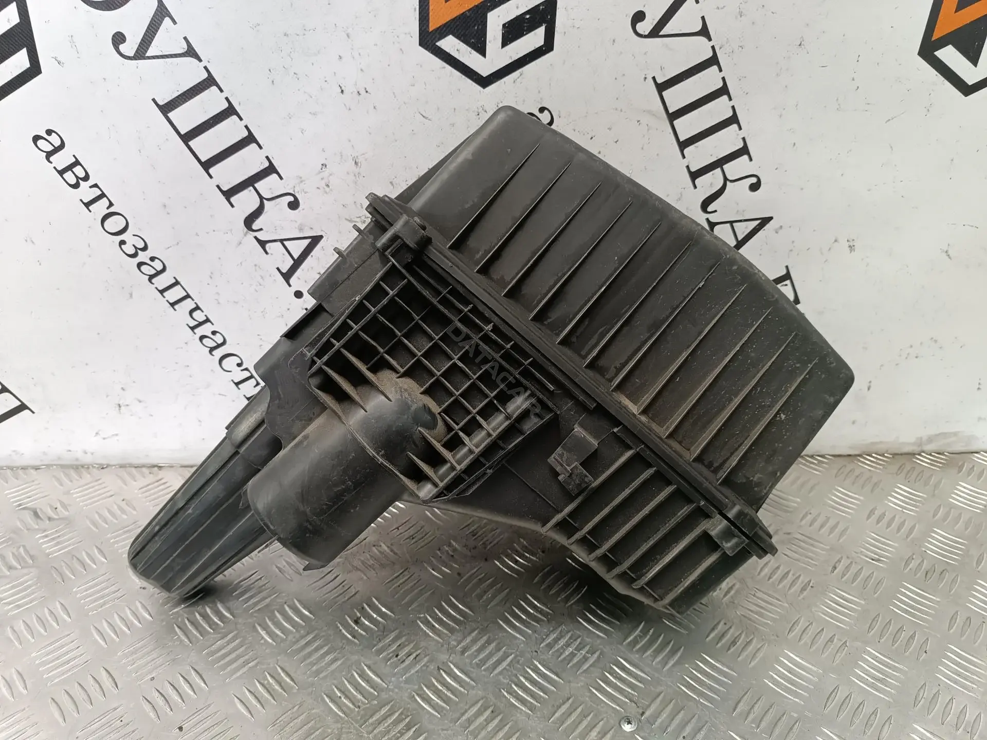 Корпус воздушного фильтра 1420J1