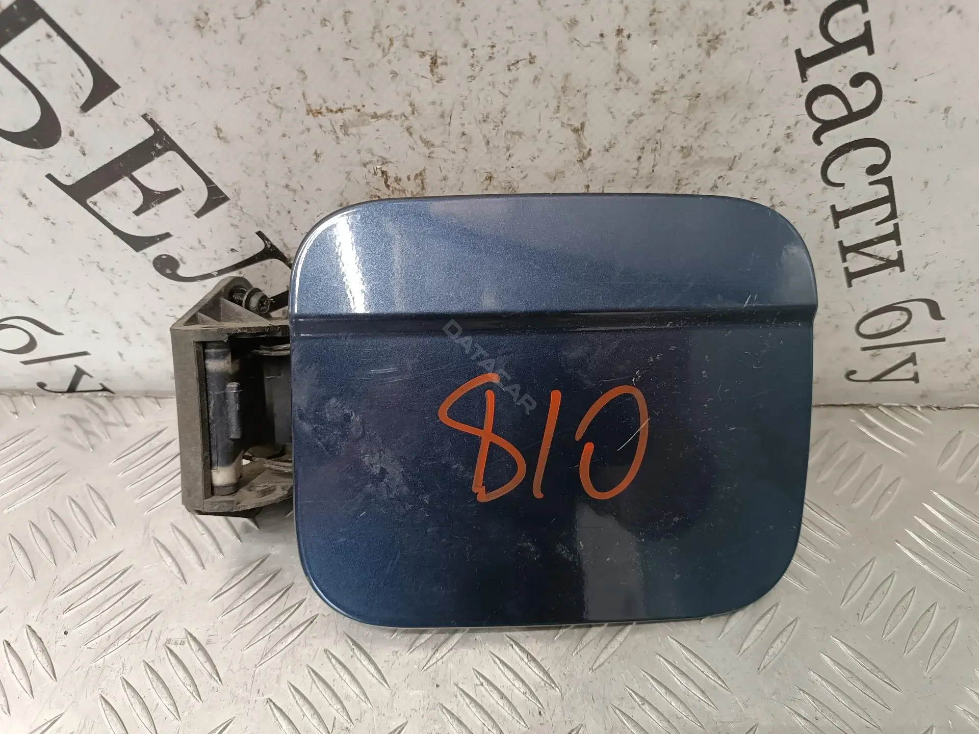 Крышка лючка топливного бака 0K53A42410A