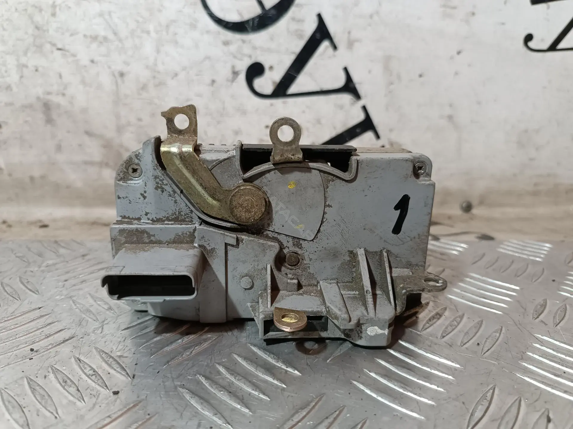 Замок двери 9135J2
