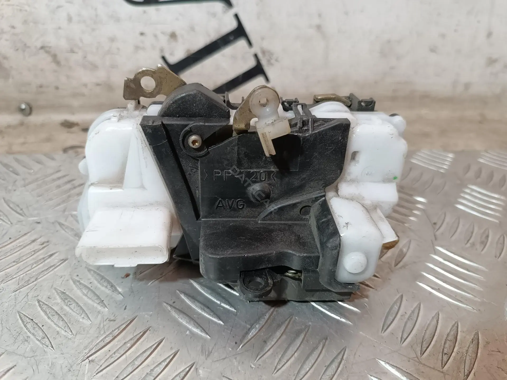 Замок двери 9135J2