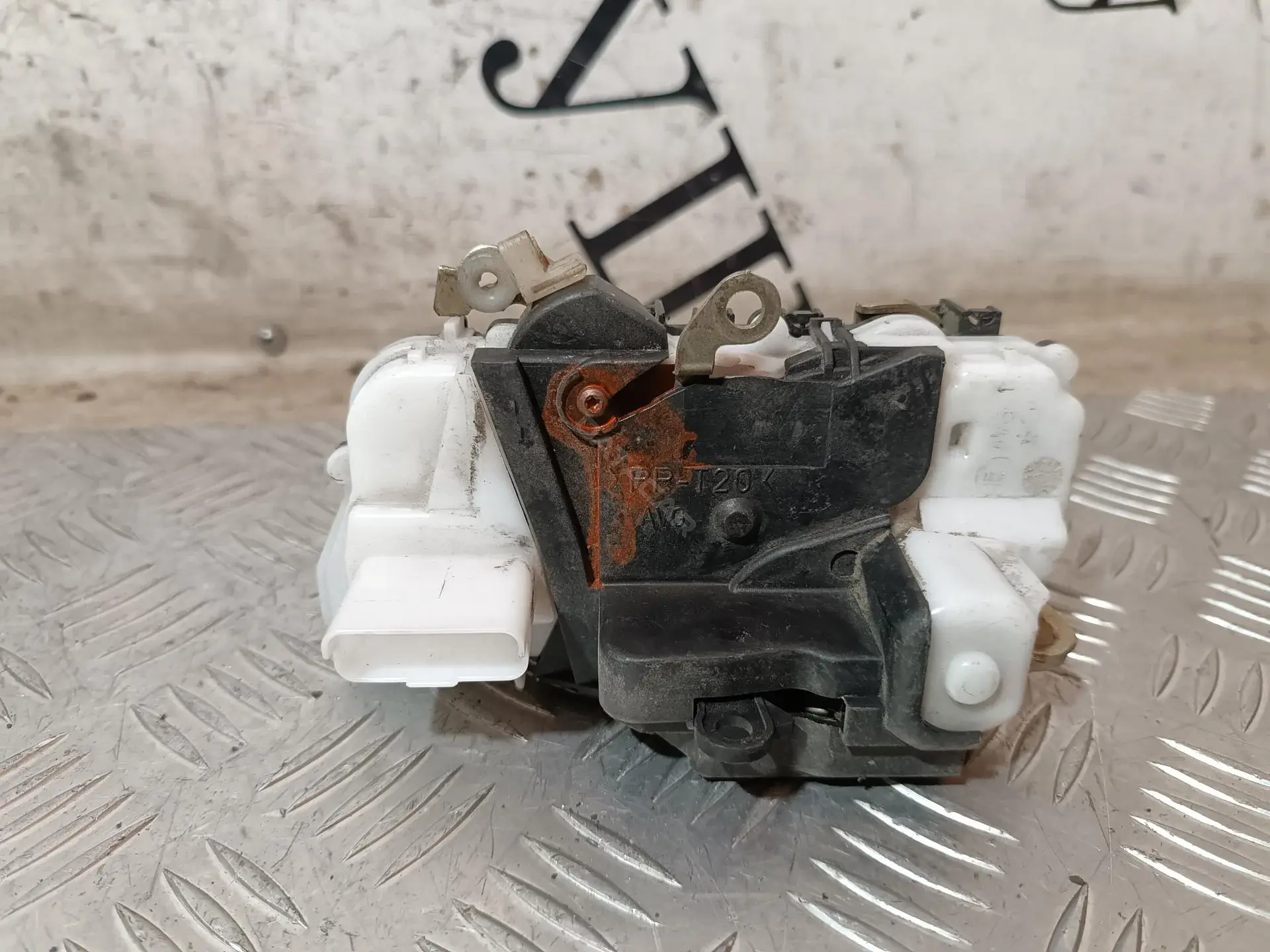 Замок двери 9135J2