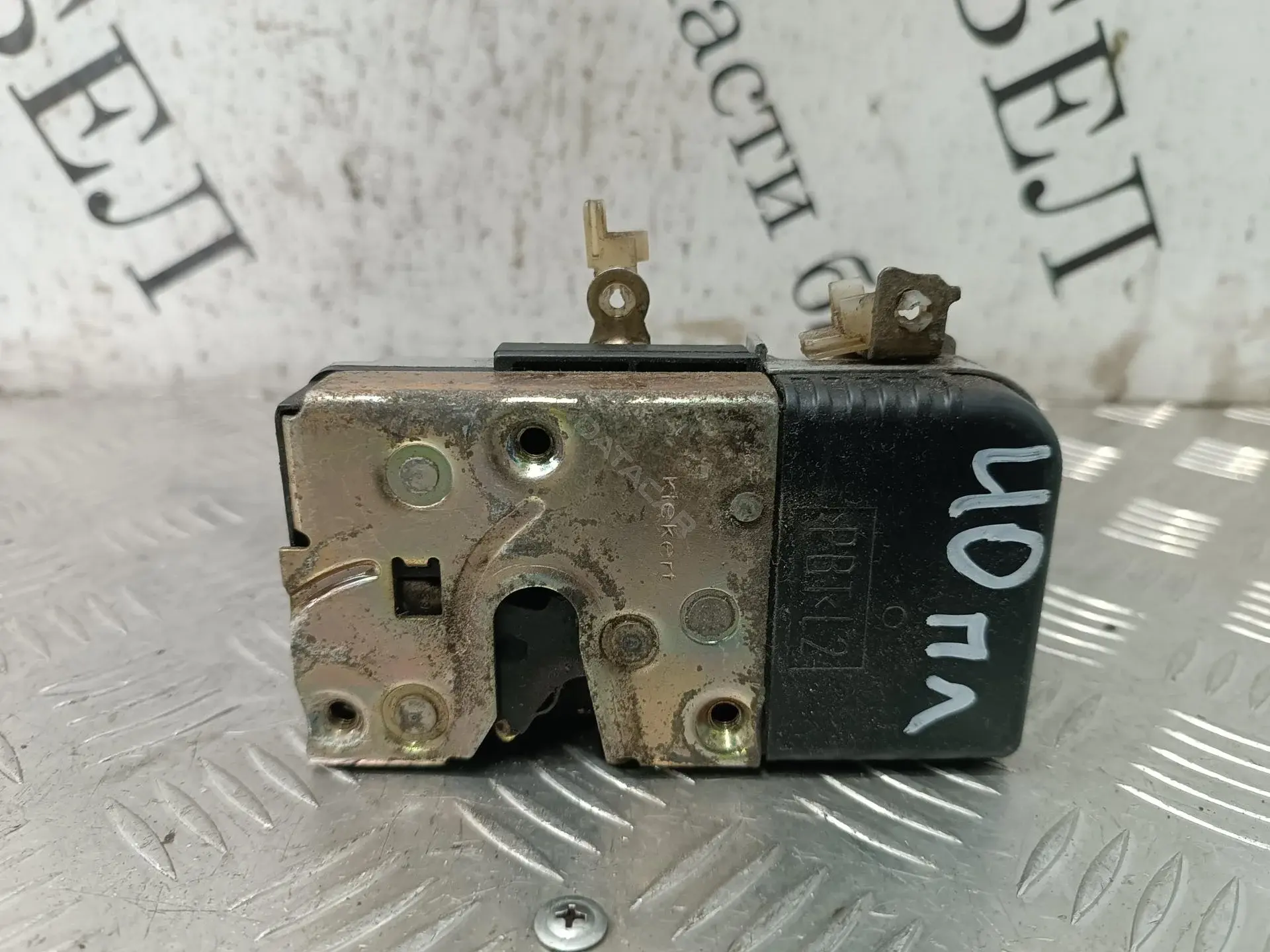 Замок двери 9135J2