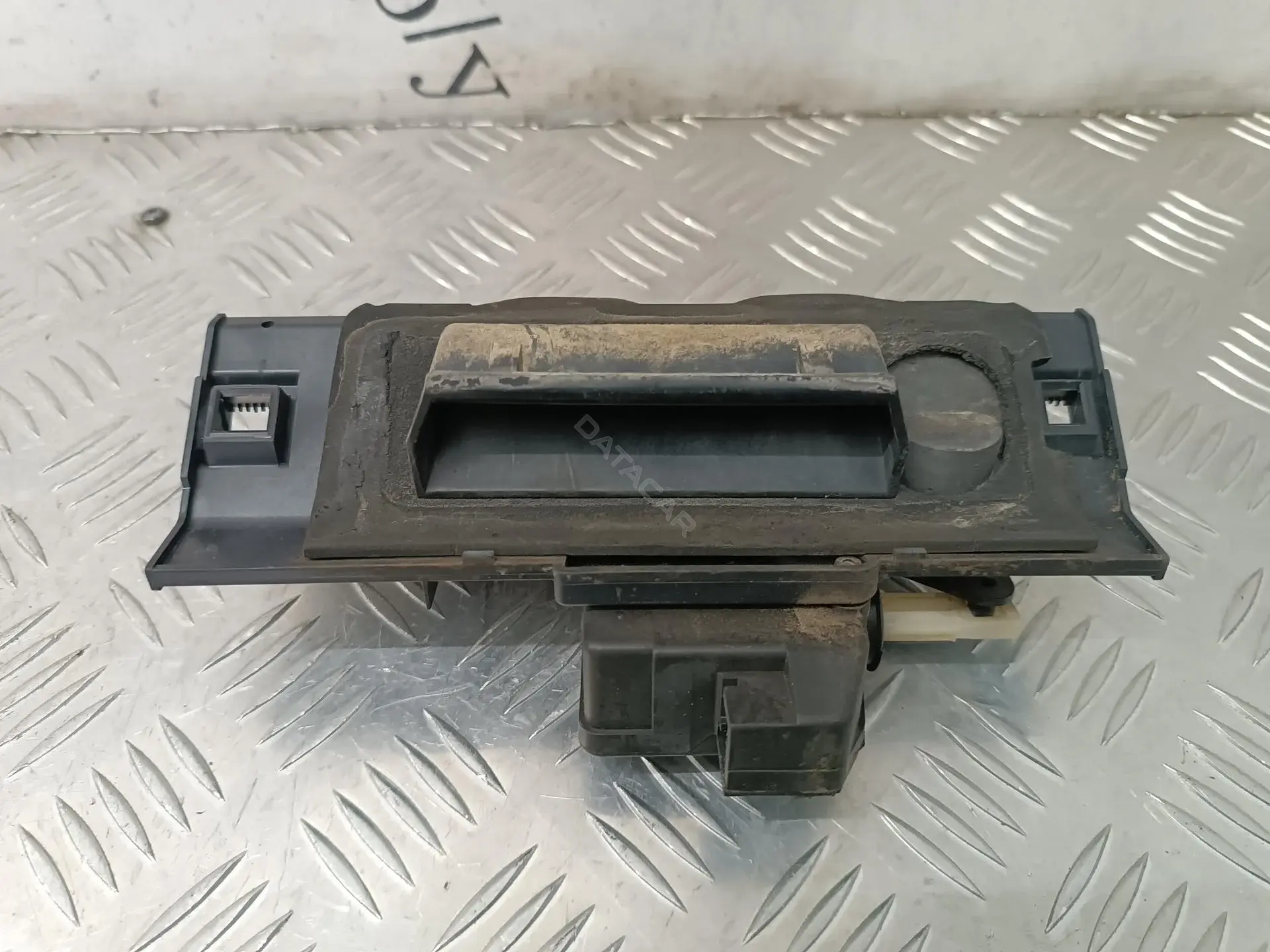 Ручка крышки багажника 8726J7