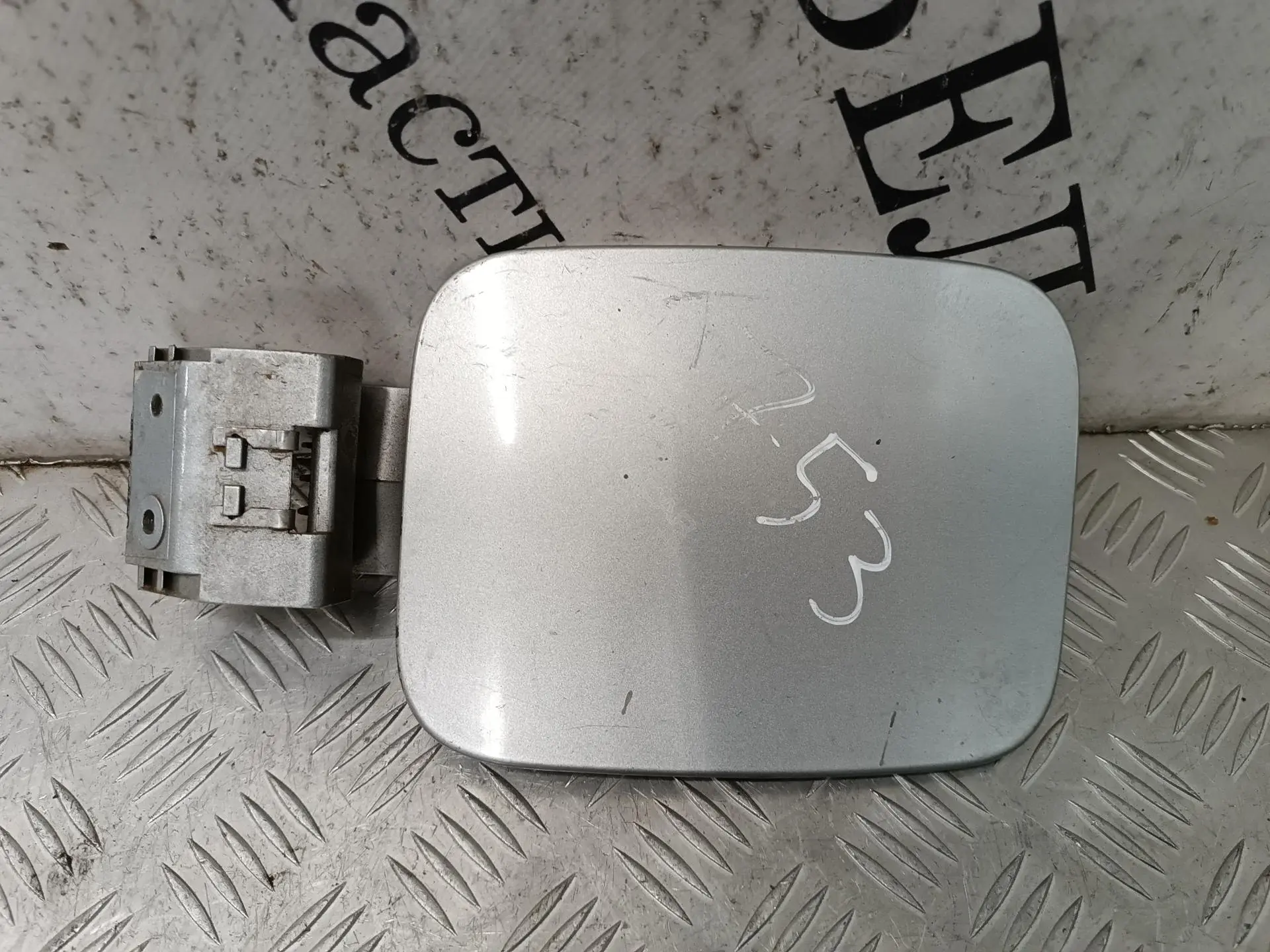 Крышка лючка топливного бака 695101D000