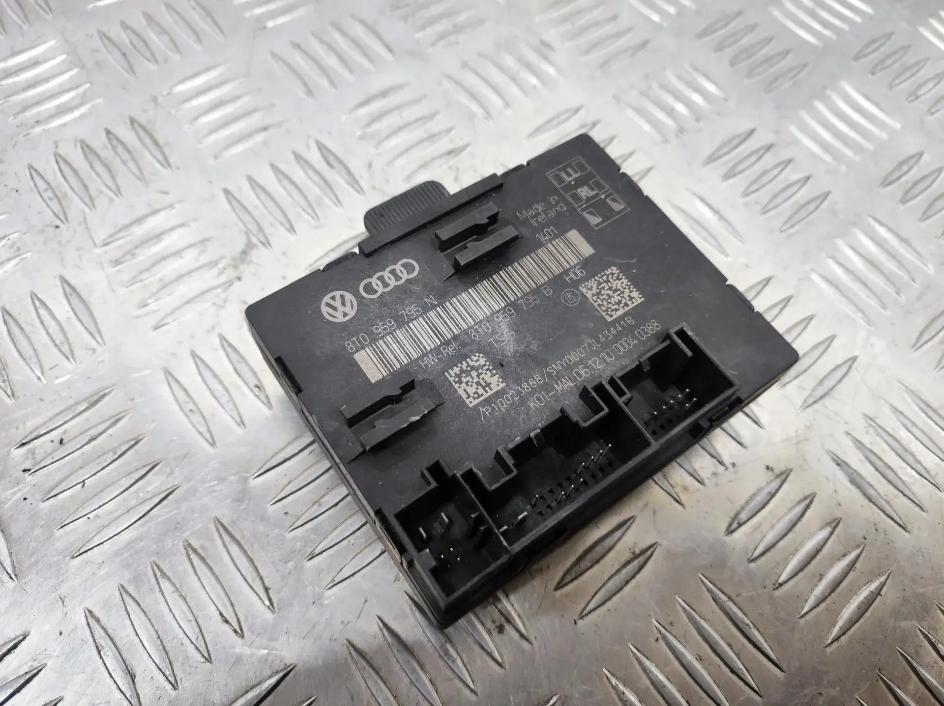 Блок управления двери 8K0959795