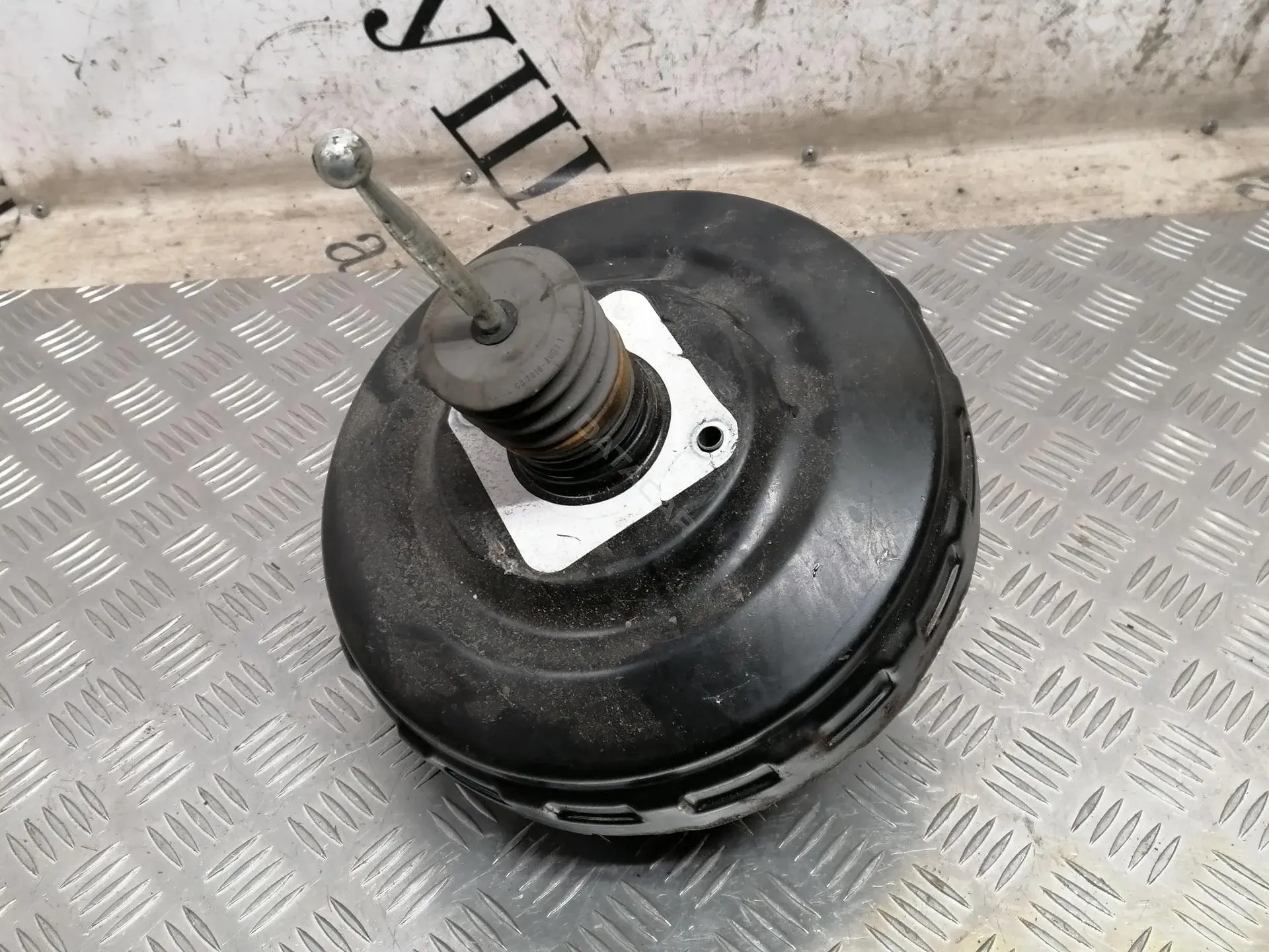 Вакуумный усилитель тормозов 7L8612101