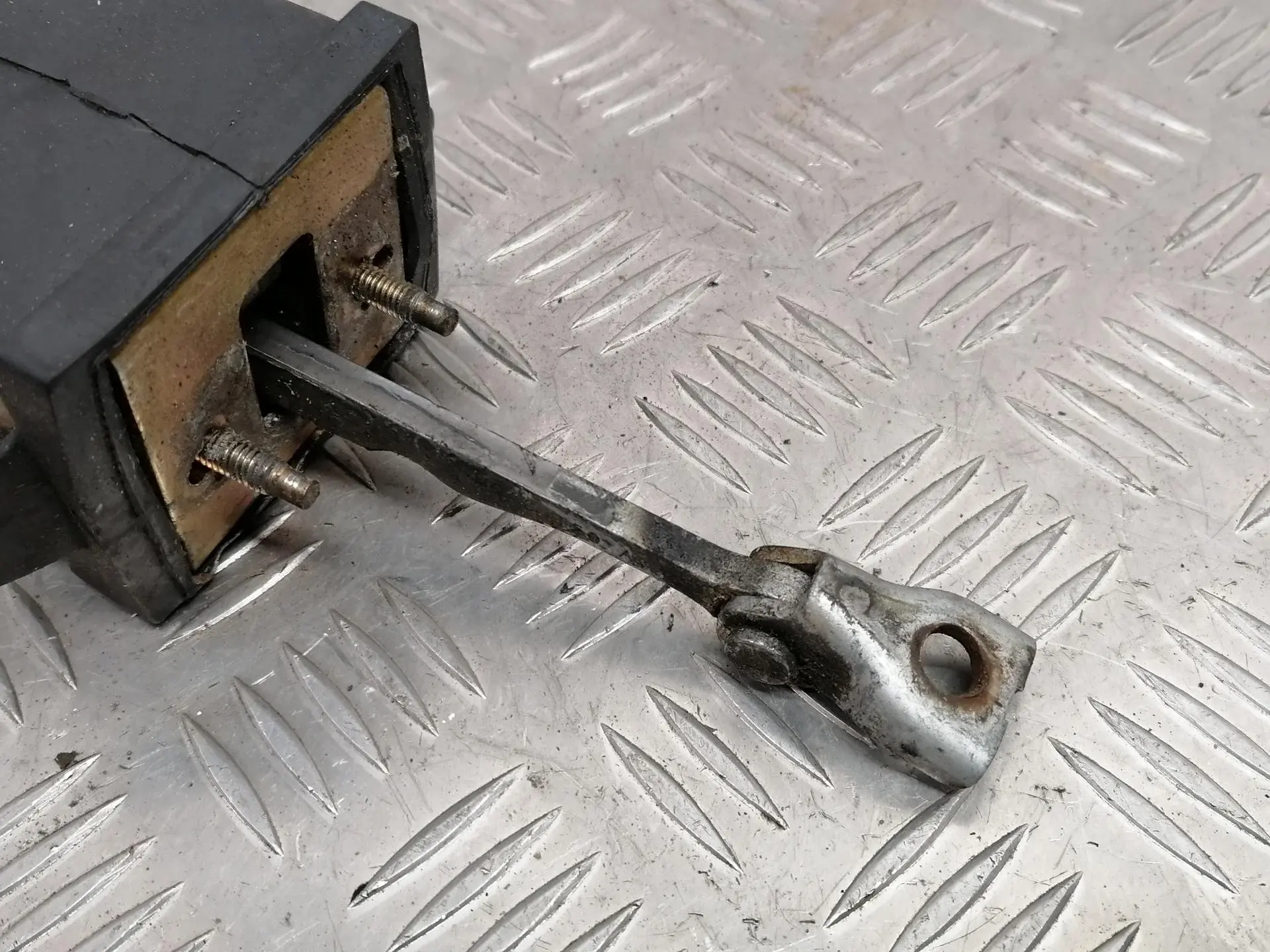 Ограничитель двери 5711Z31, 9181G7, AD3095