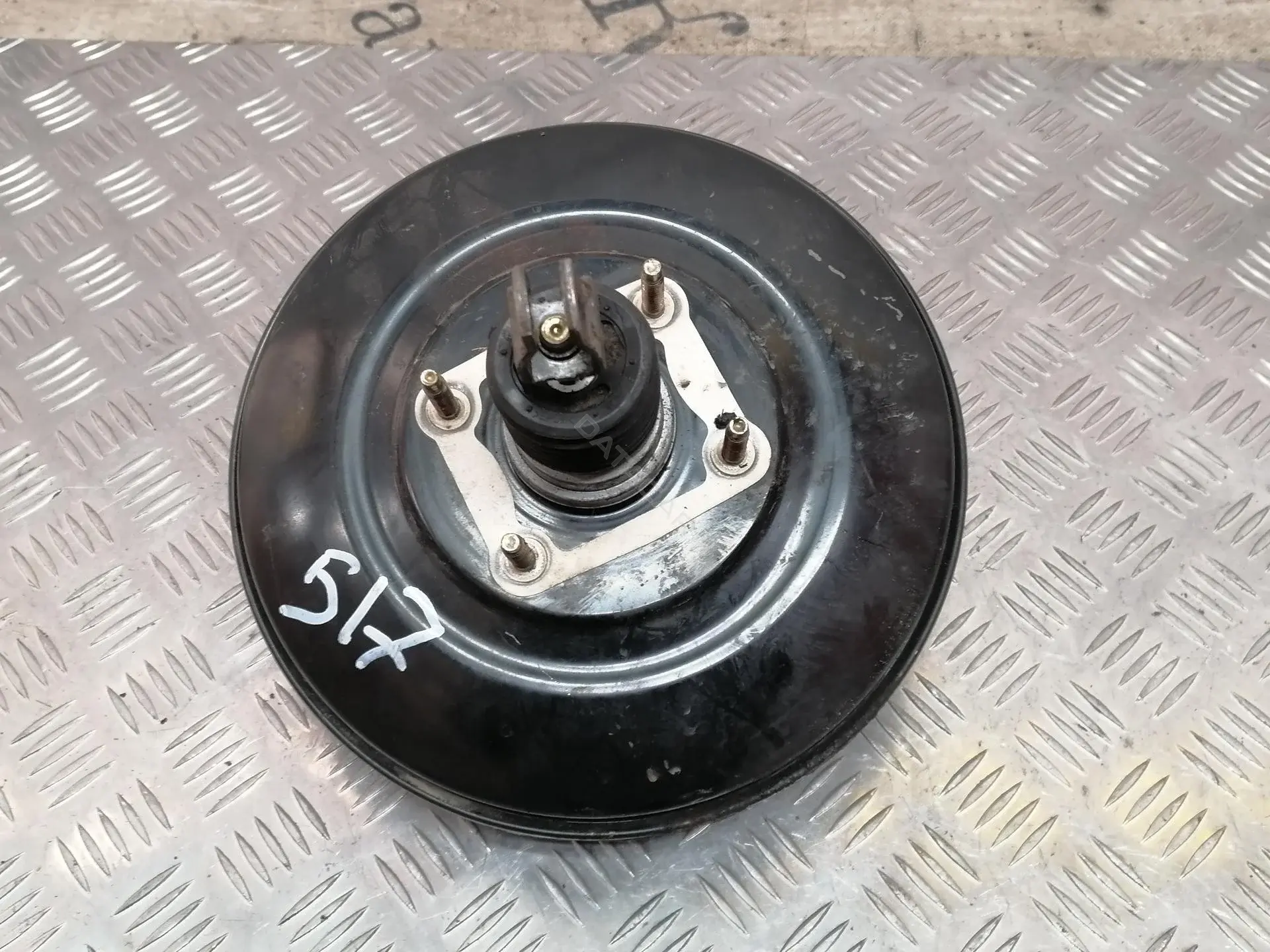Вакуумный усилитель тормозов GJ6A43800