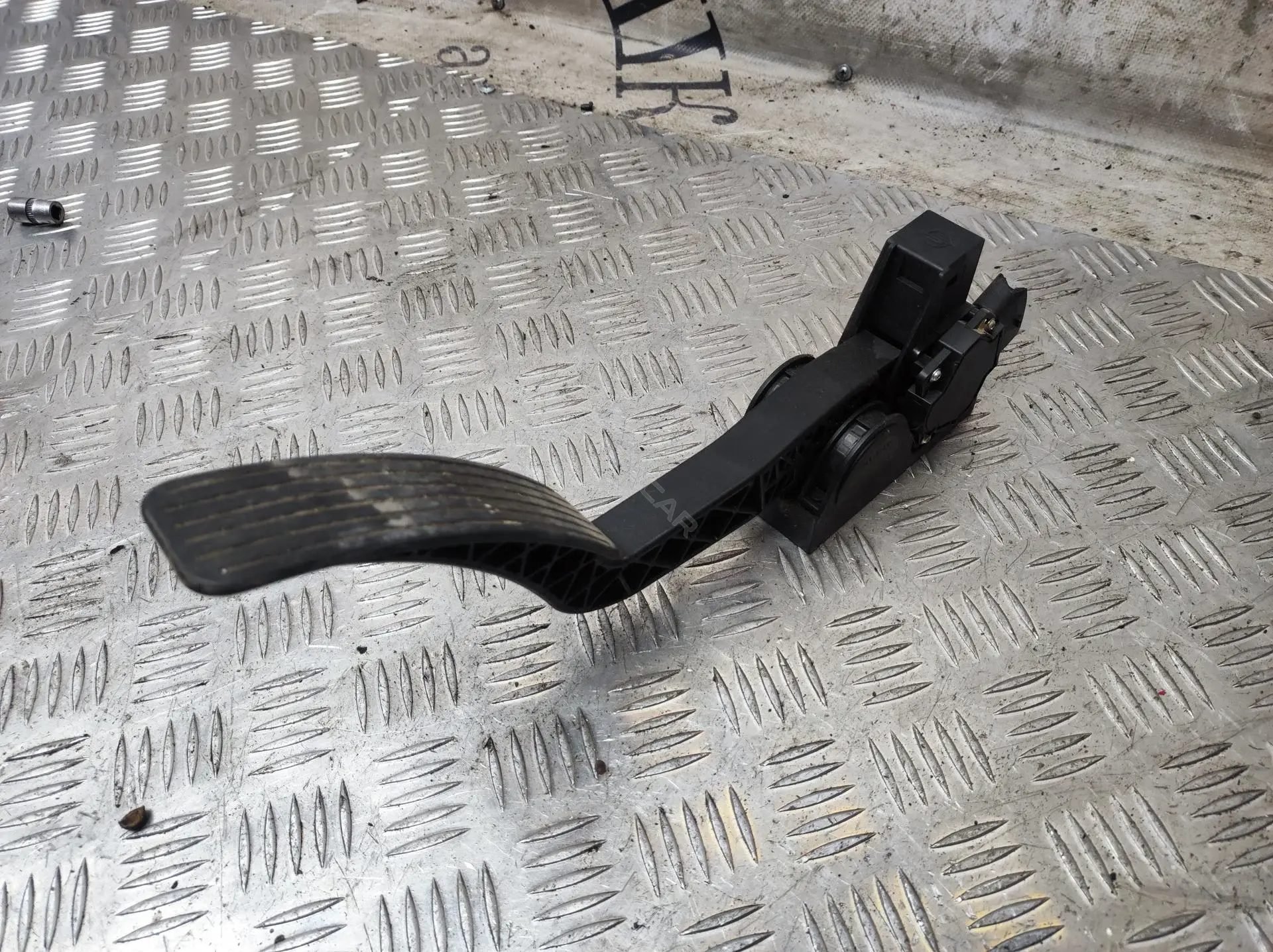 Педаль газа 2055008D10