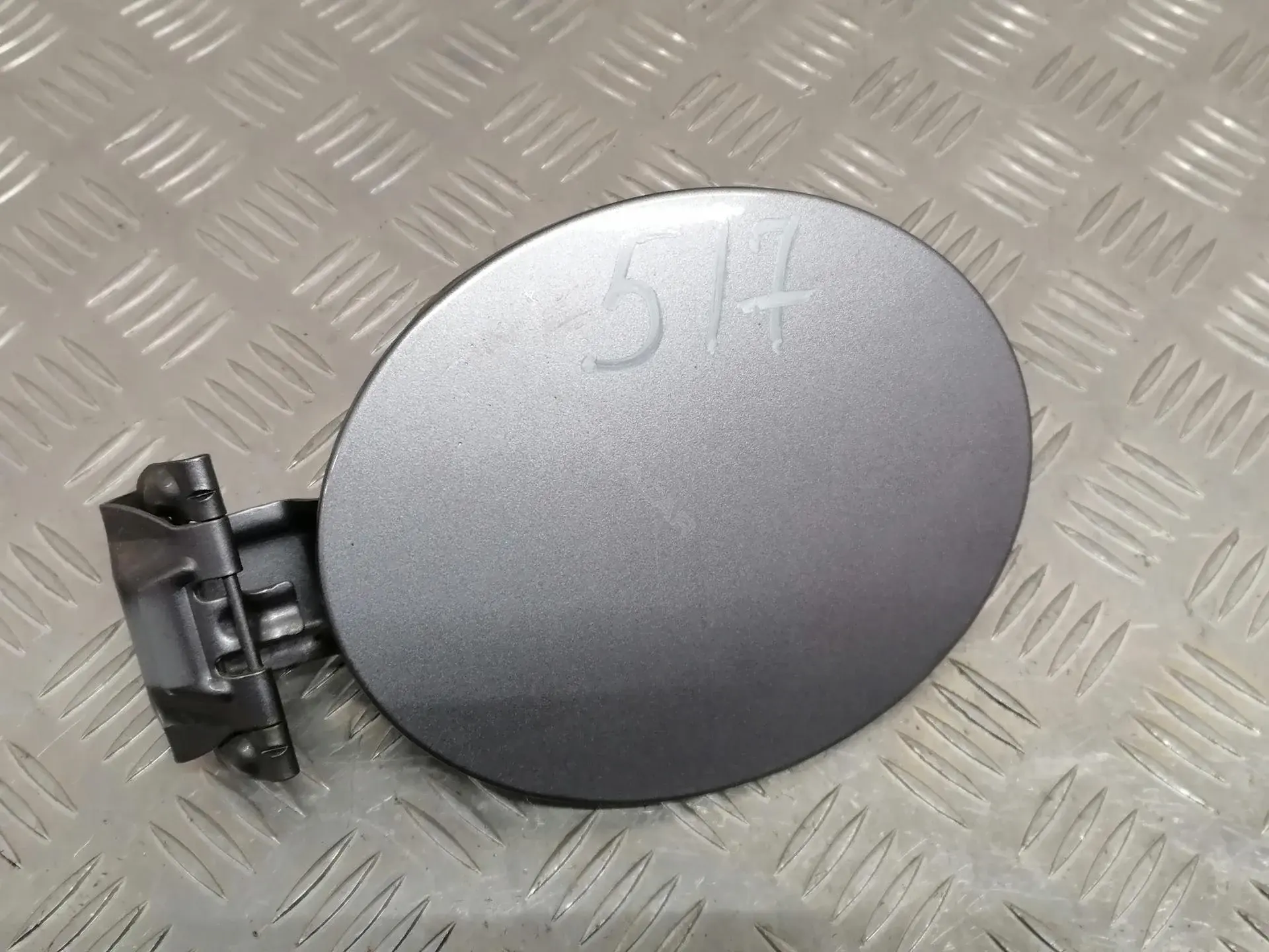 Крышка лючка топливного бака G21B42410D