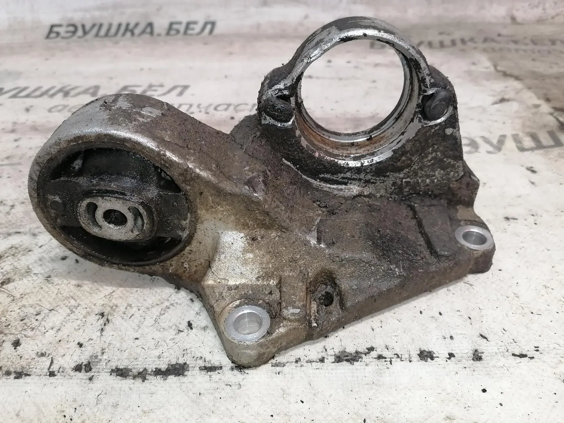 Кронштейн полуоси 9630604180