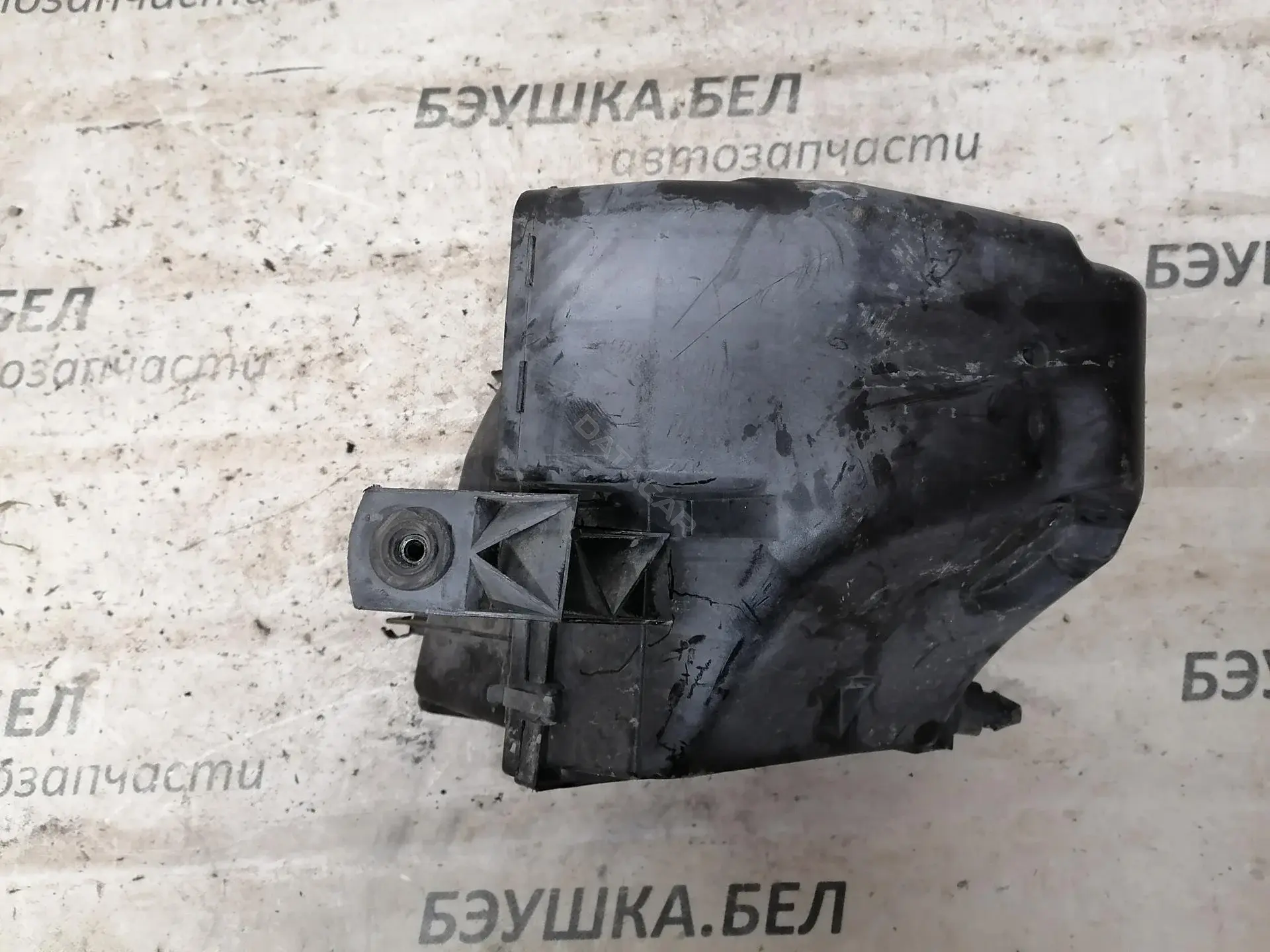 Корпус воздушного фильтра 4B0133837E, 4B0133837F