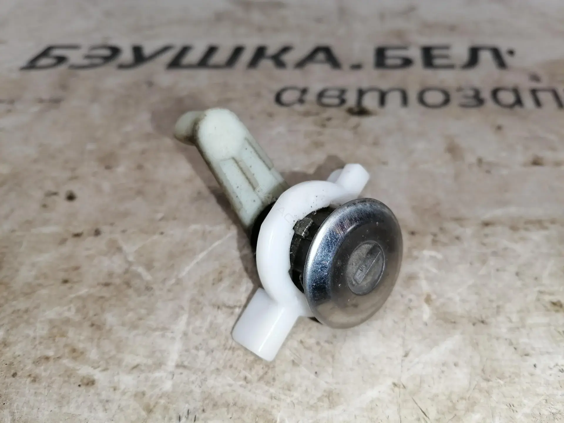 Личинка замка двери 7701474906, 80540