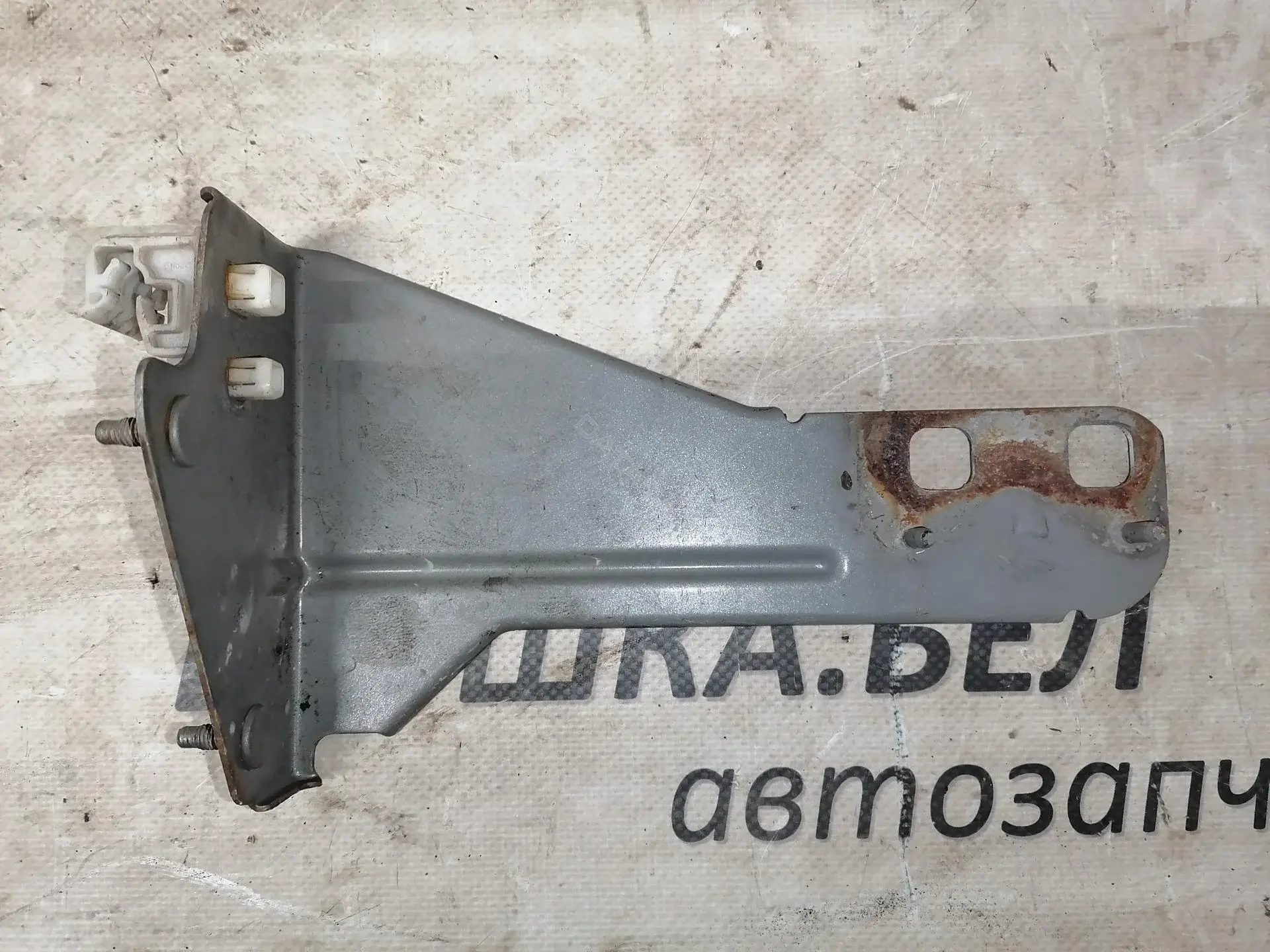 Кронштейн фары 62240EQ000