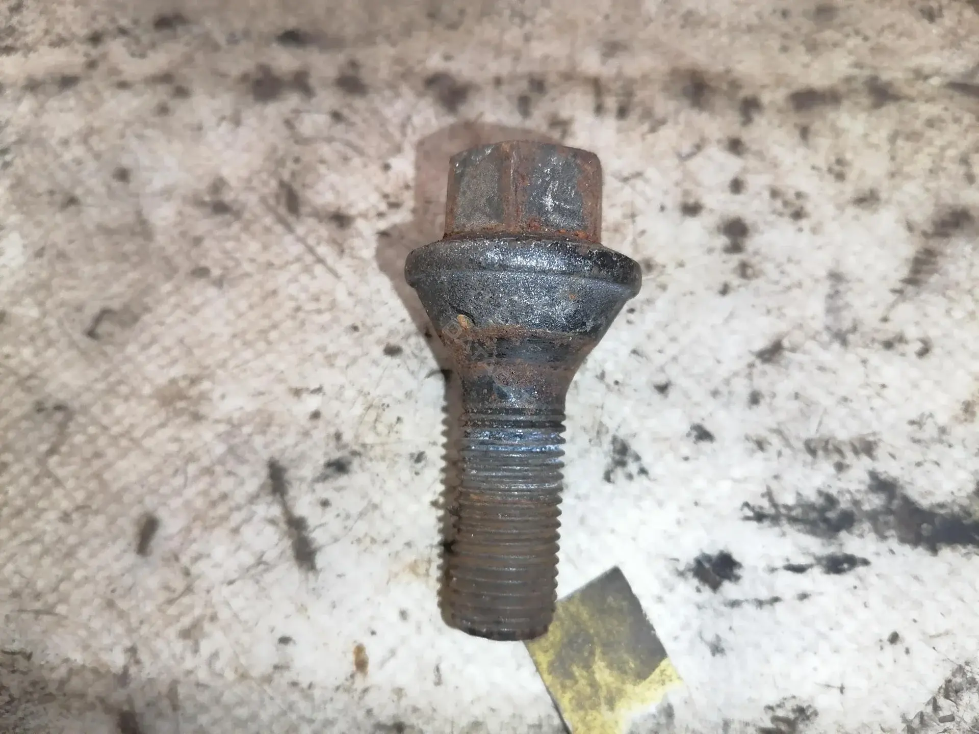Болт колесный P964238