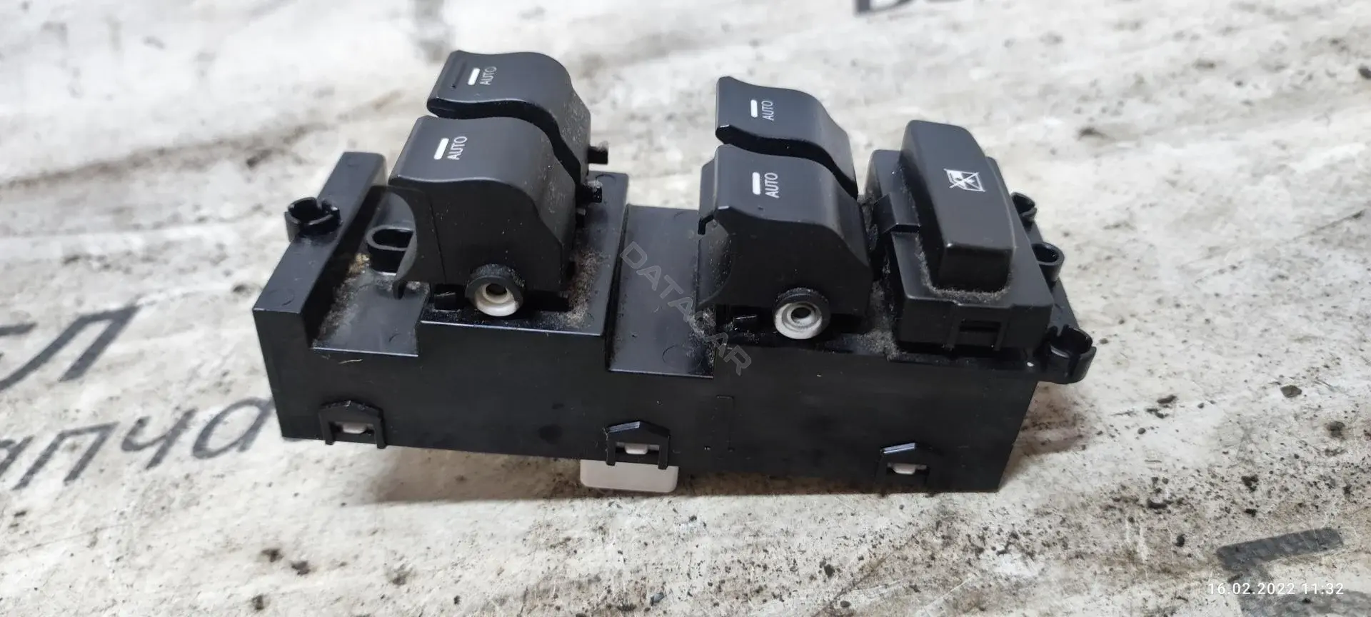 Блок управления стеклоподъемниками 935703Z050
