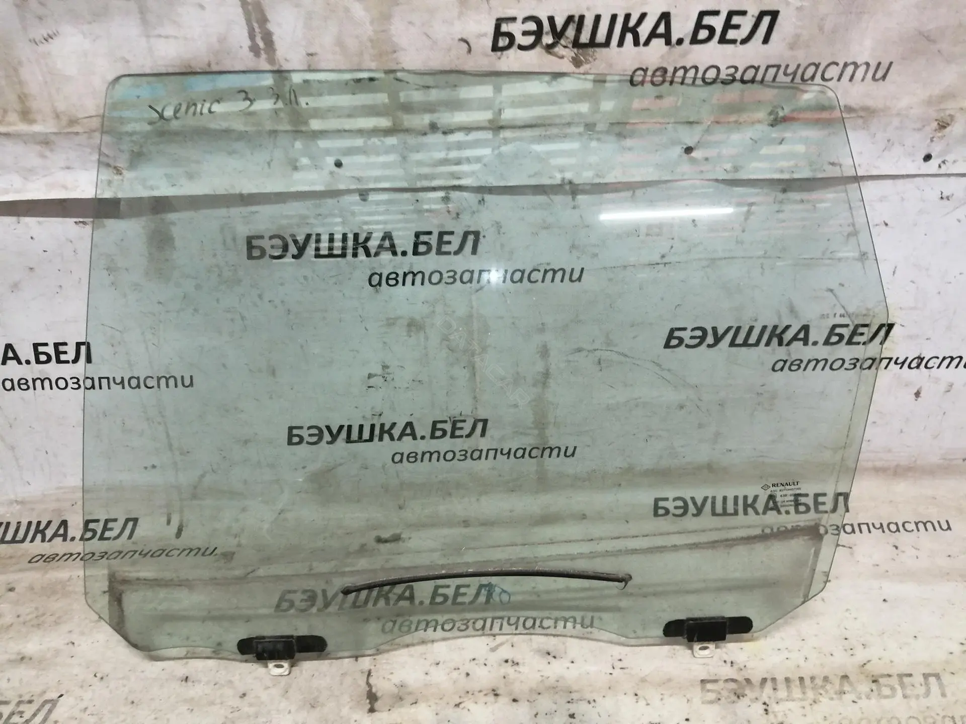 Стекло двери 823010010R