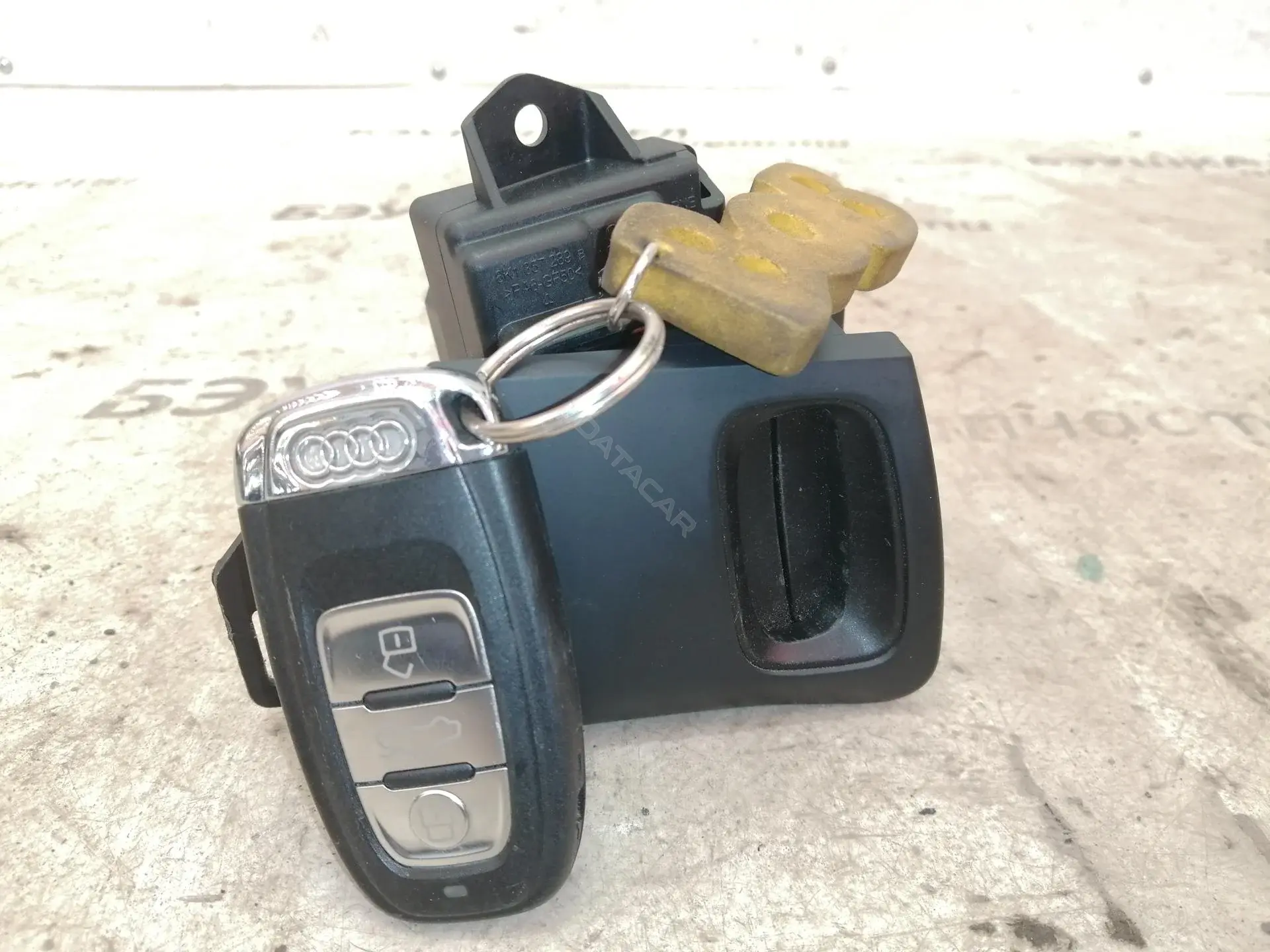 Замок зажигания 8K0909131D