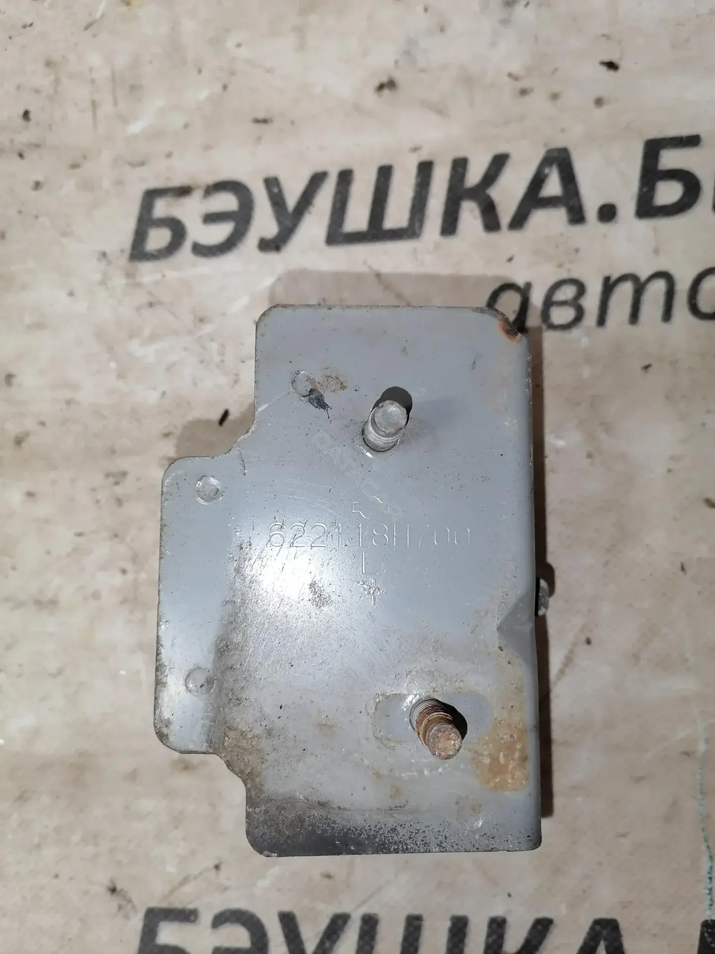 Усилитель бампера 622118H700