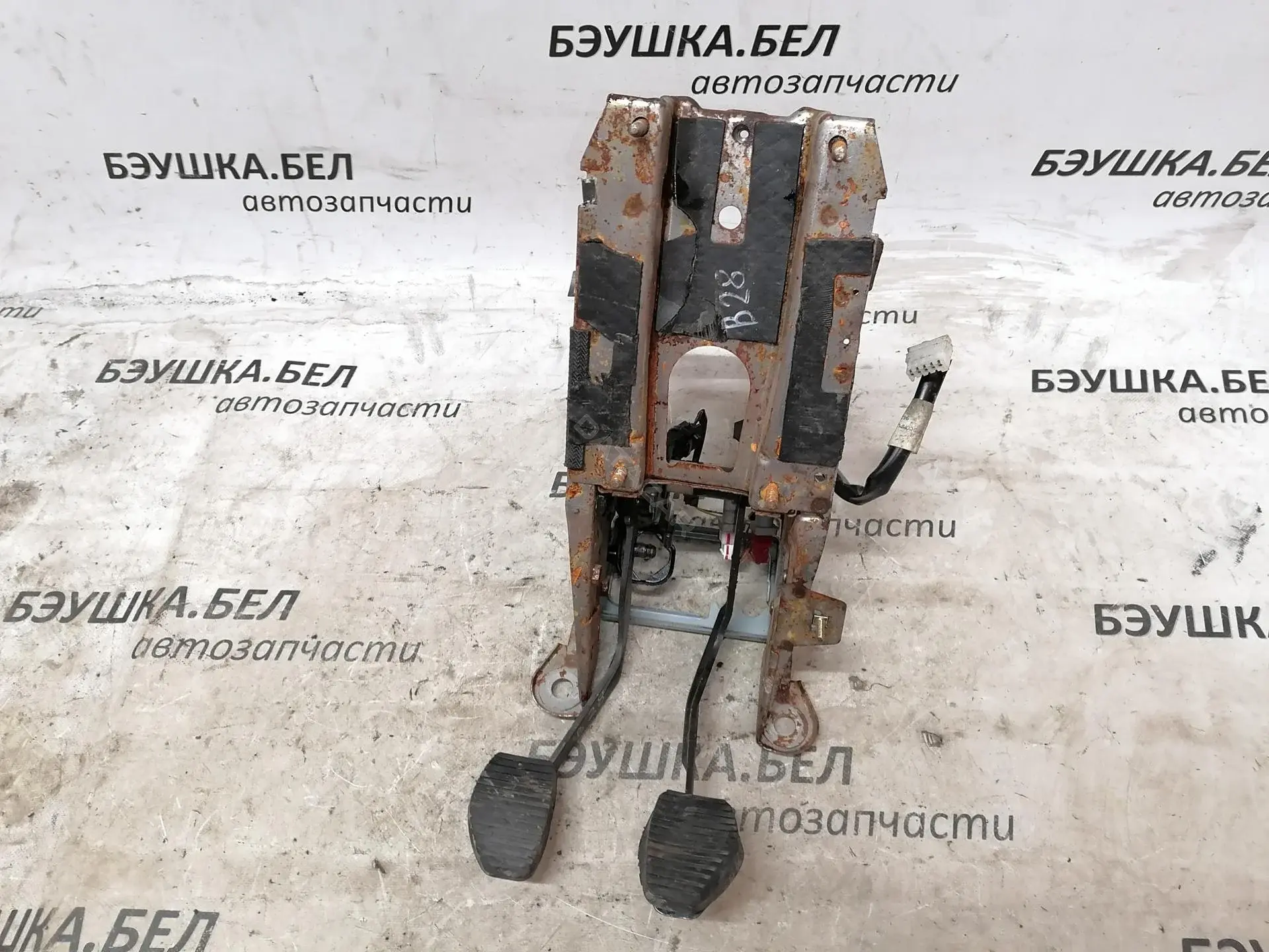 Узел педальный (блок педалей) UL220891