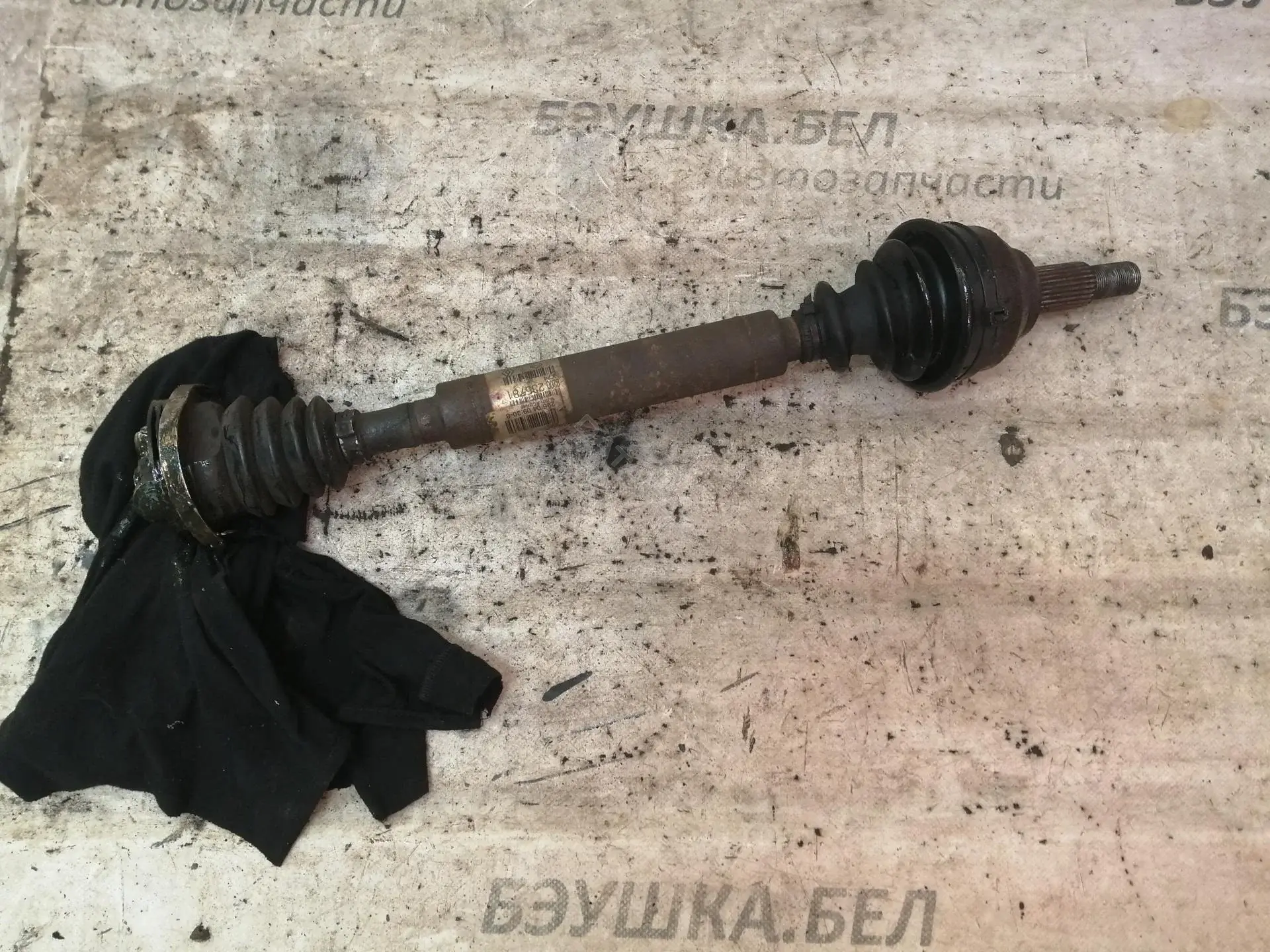 Приводной вал / Полуось 8200436802