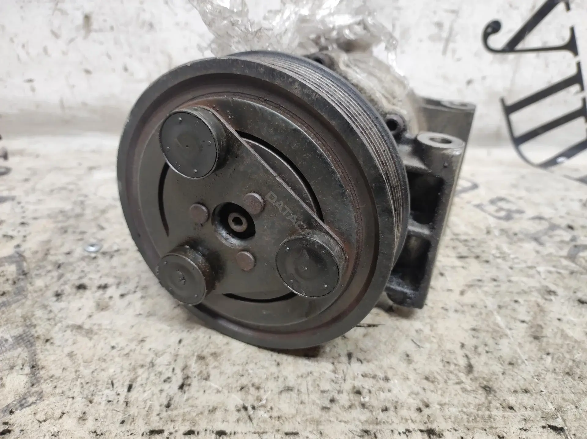 Компрессор кондиционера 92600EB400