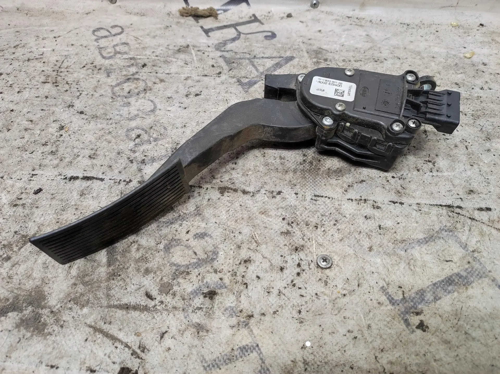 Педаль газа 8002EB400