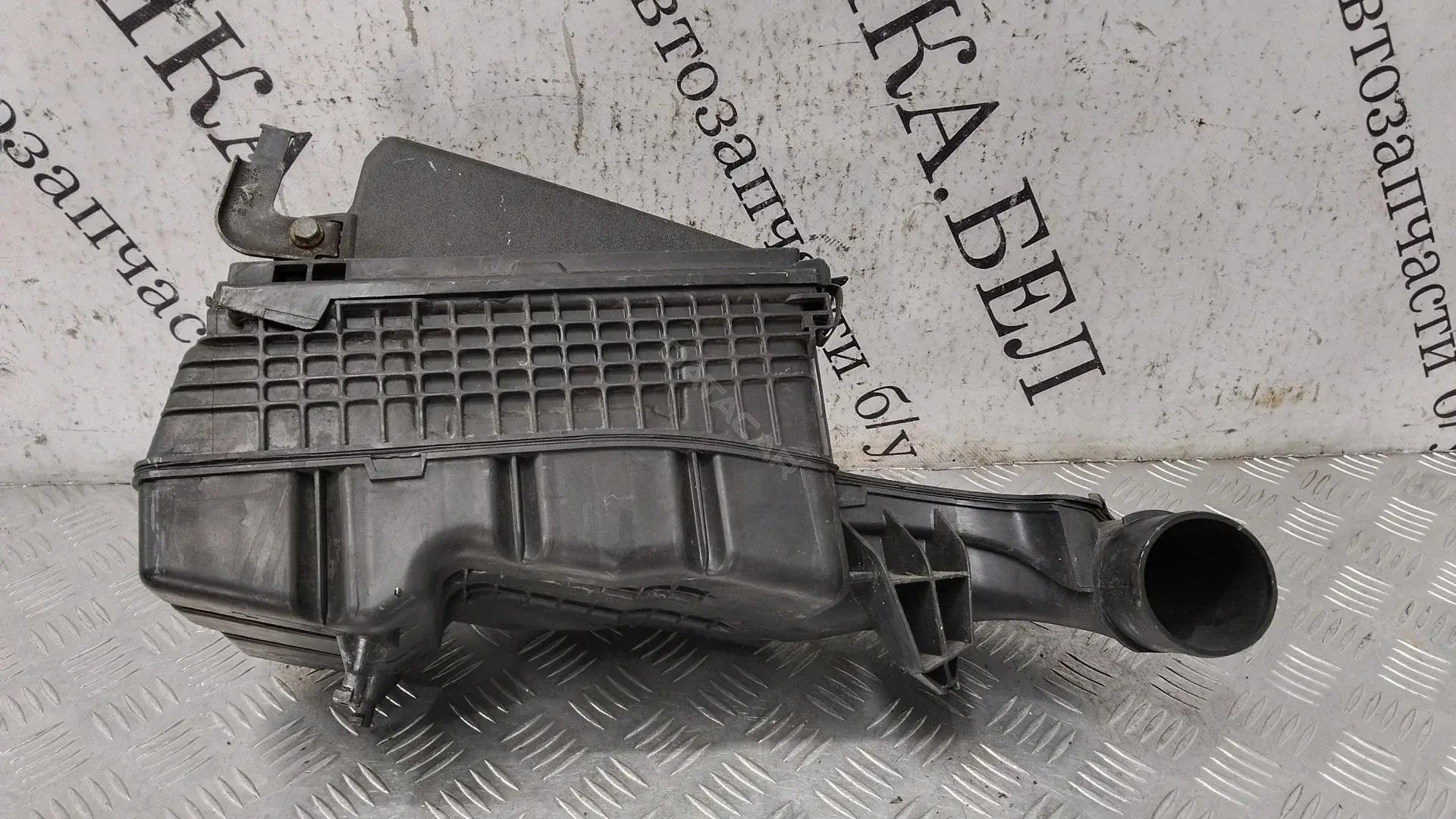 Корпус воздушного фильтра 8200545836