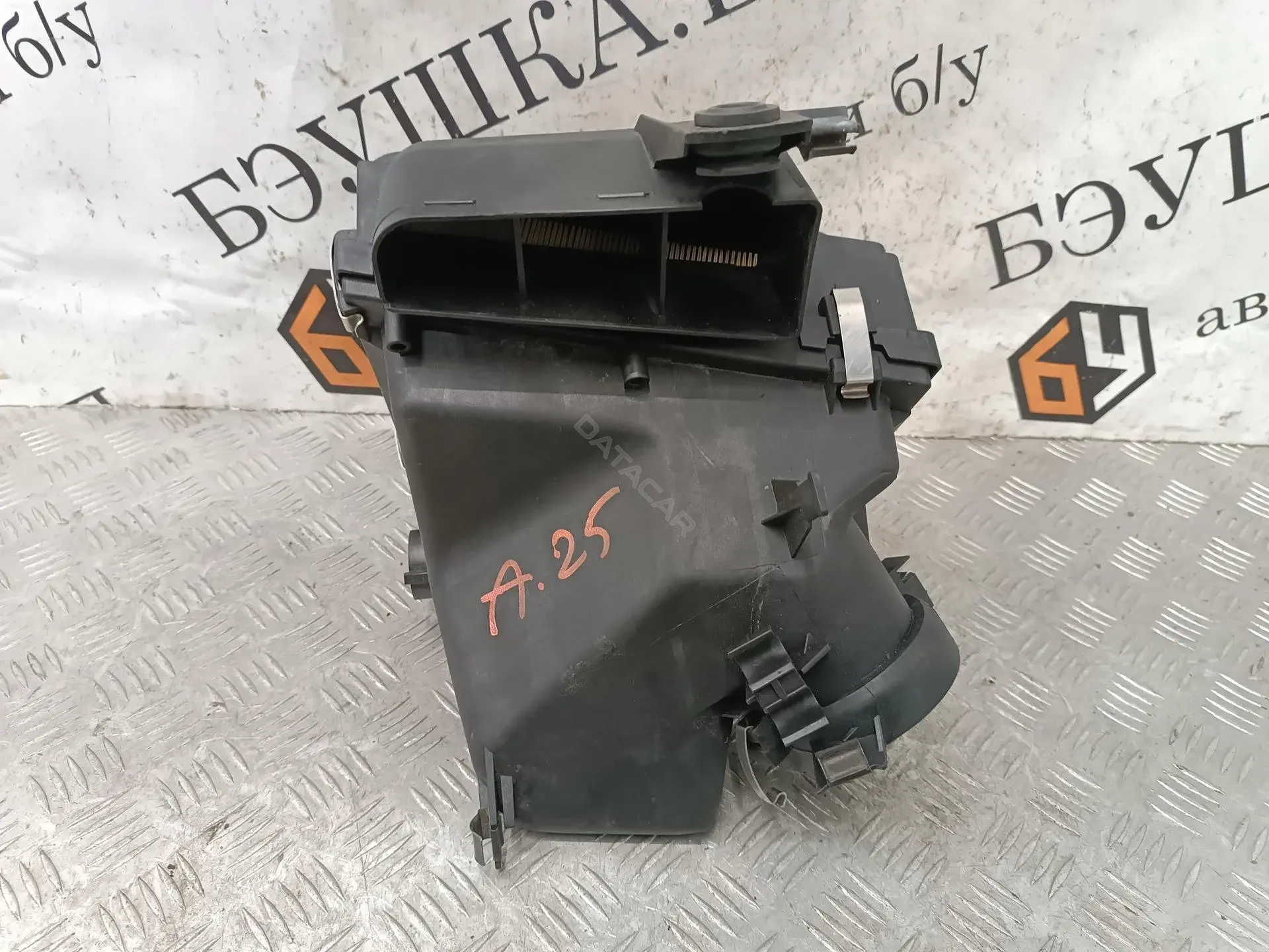 Корпус воздушного фильтра 06C133837N