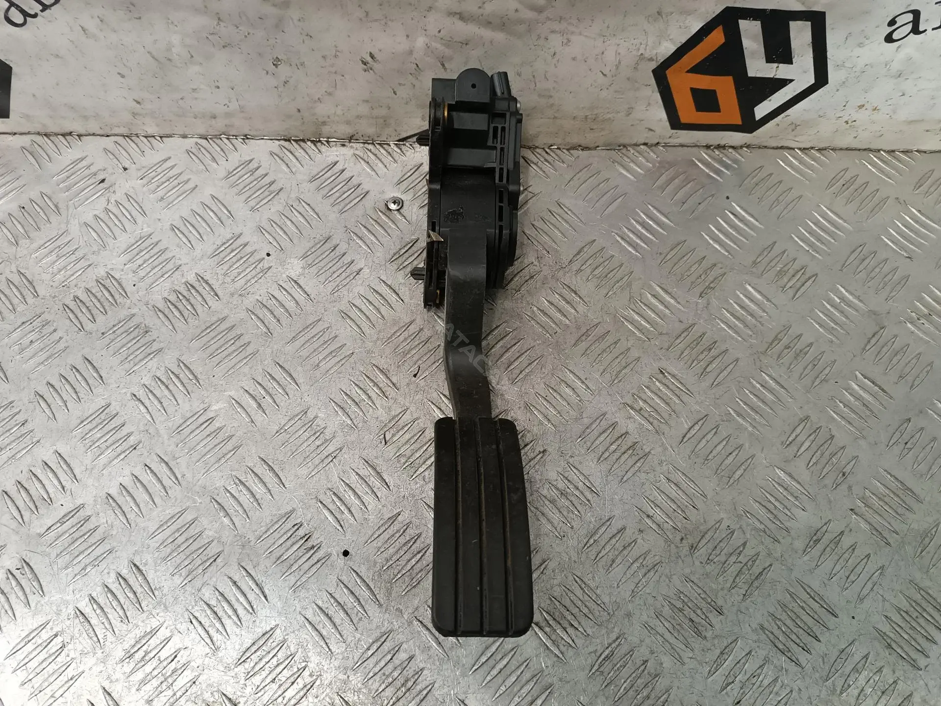 Педаль газа 180050001R