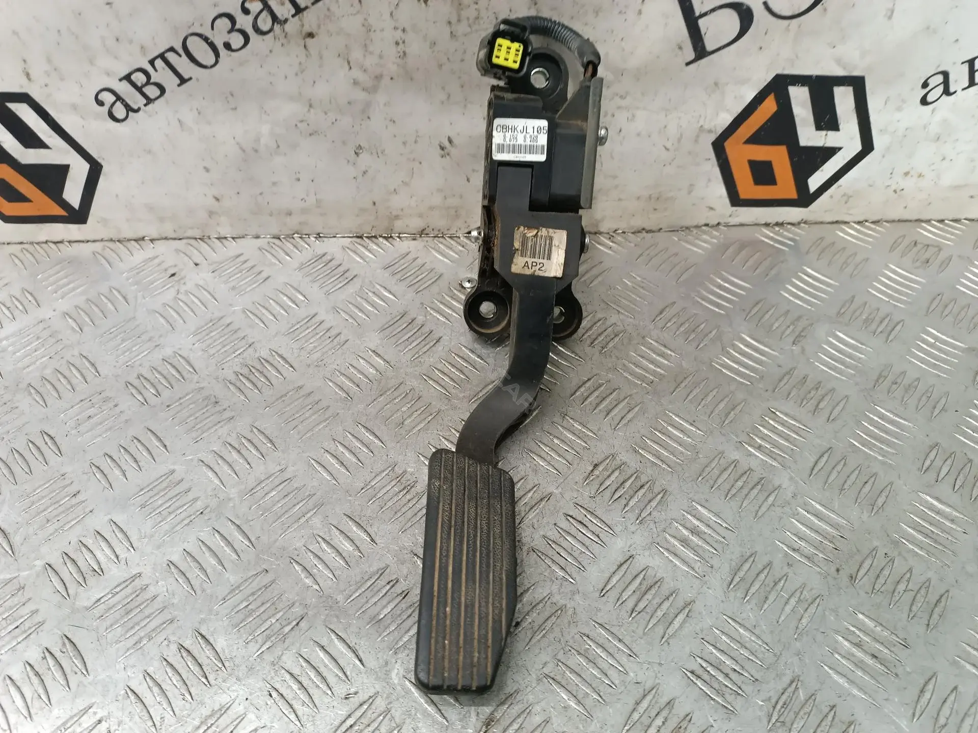 Педаль газа 327002E930