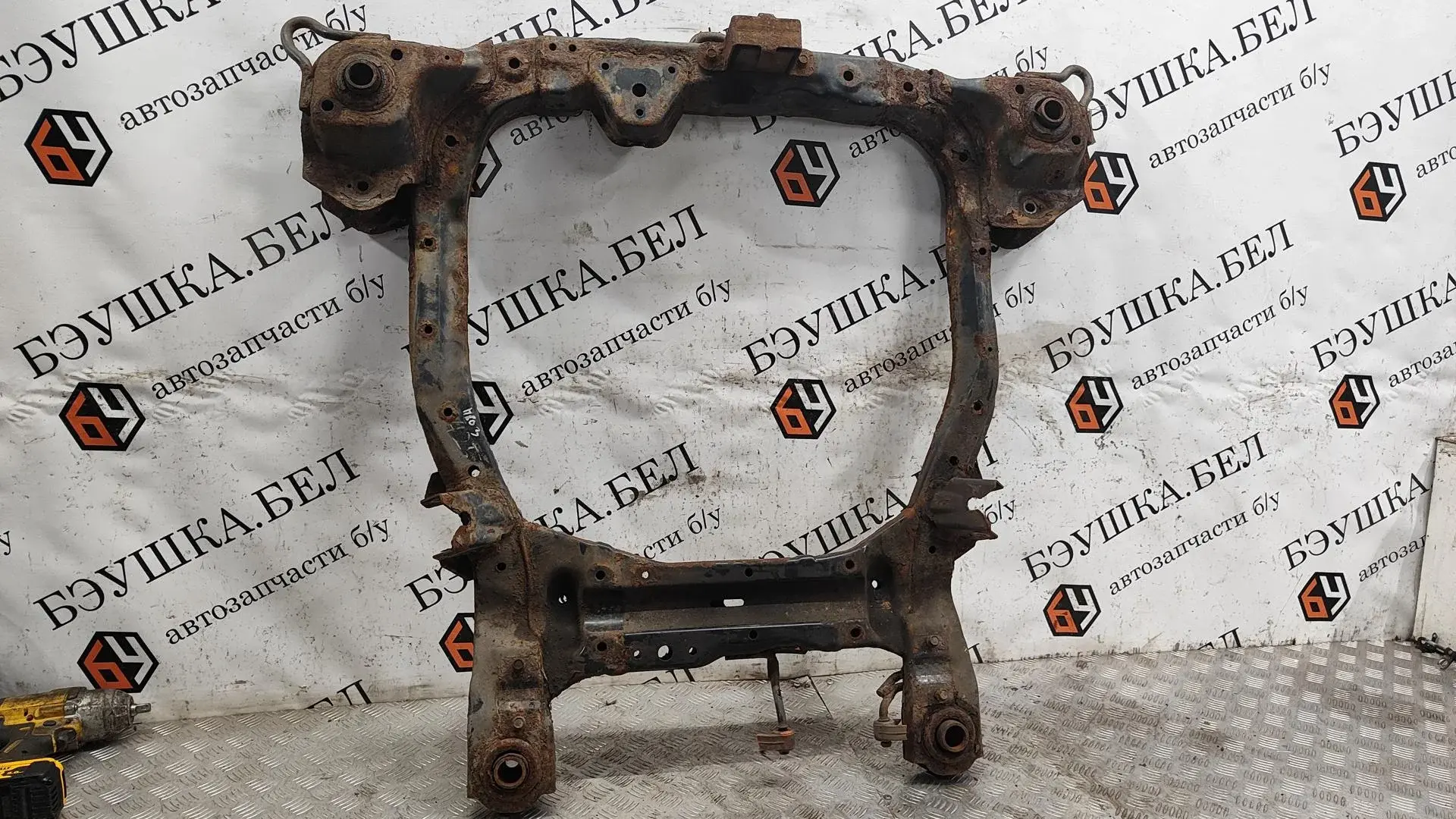 Подрамник 624102B580