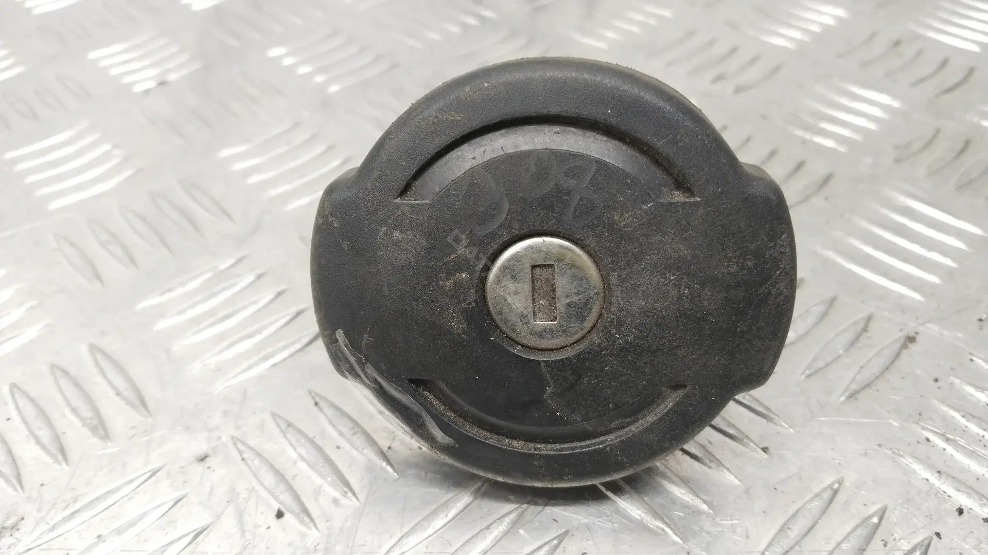 Крышка топливного бака 1508L7