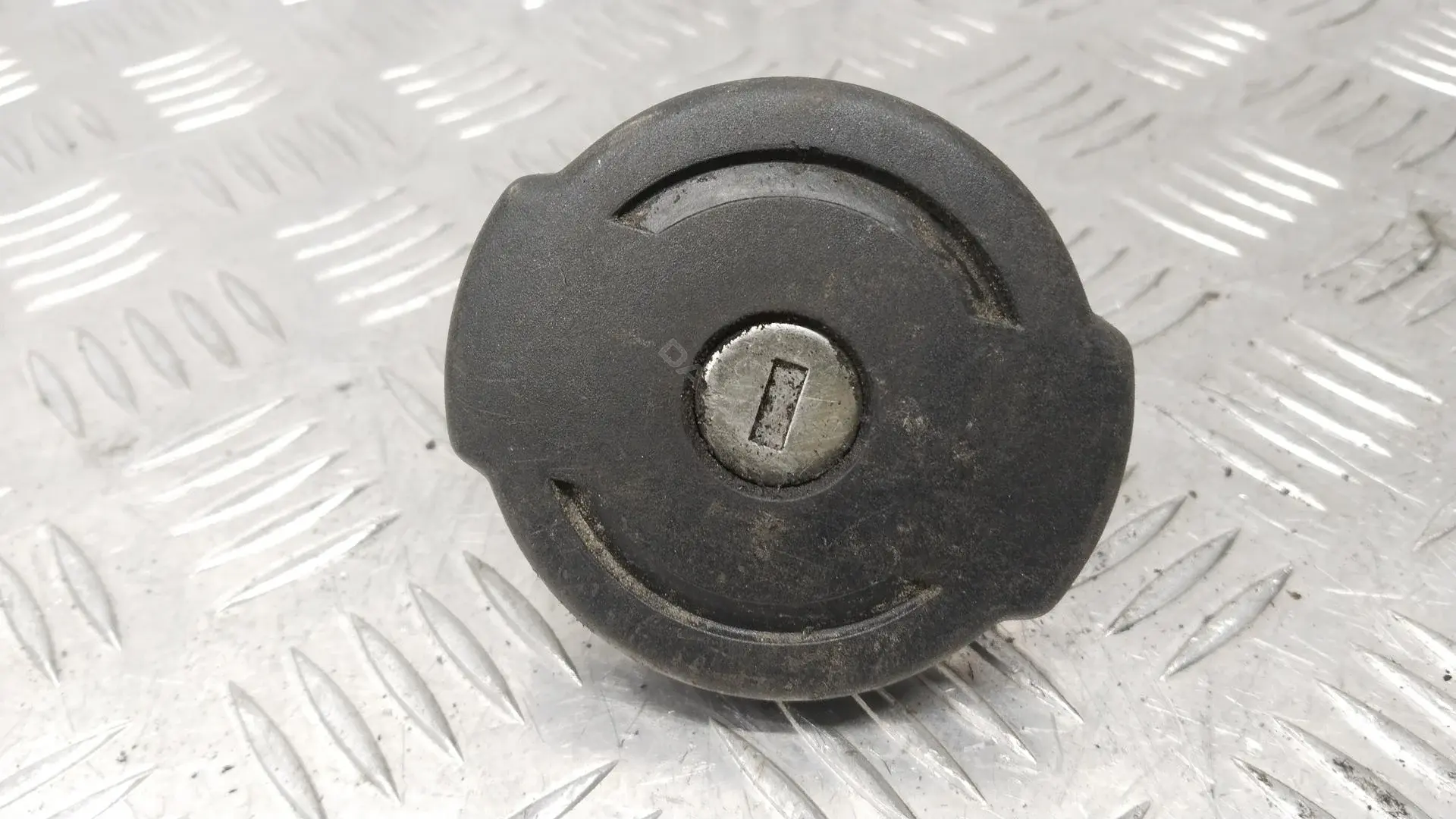 Крышка топливного бака 1508L7