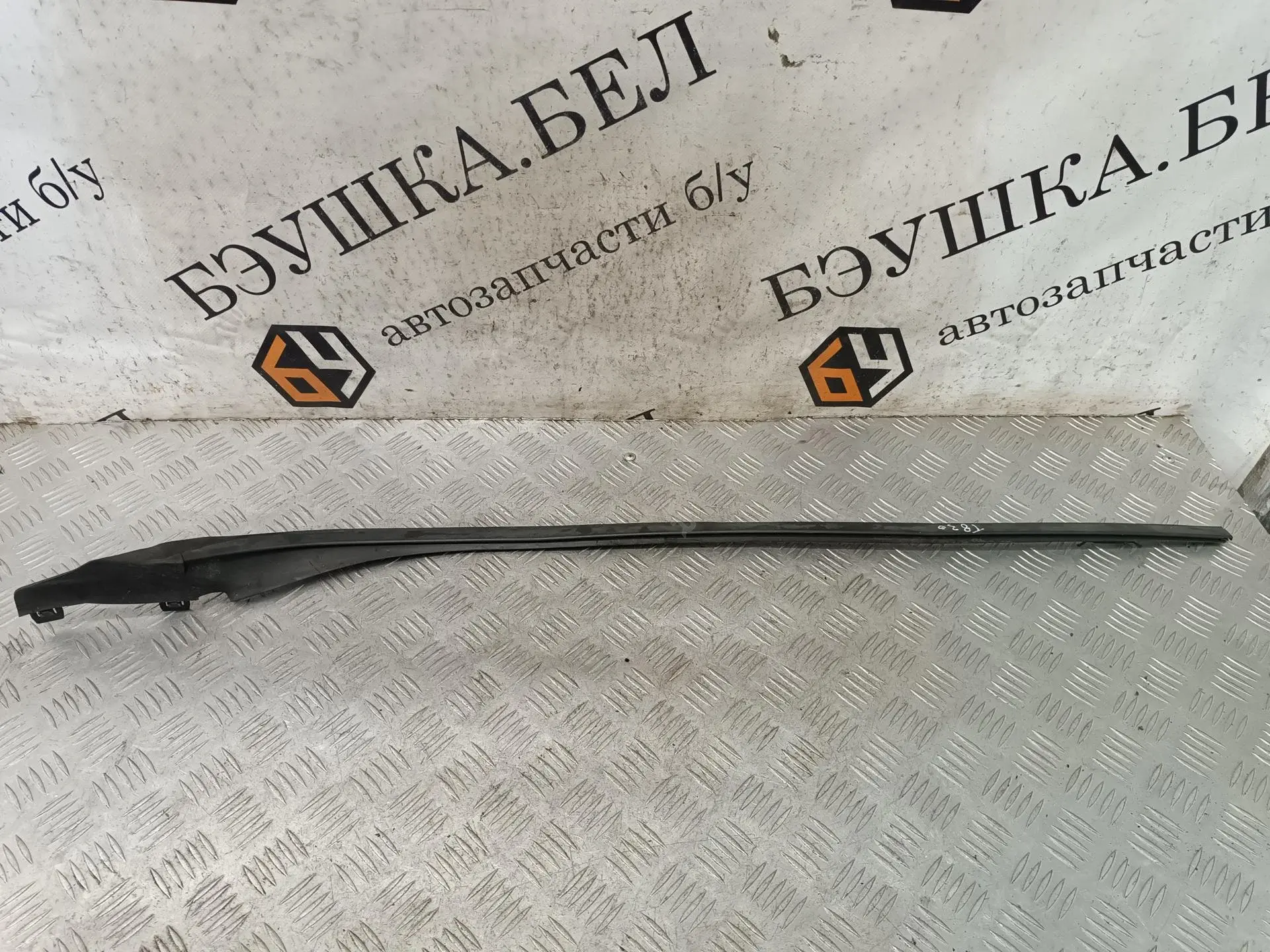 Молдинг лобового стекла 30753986