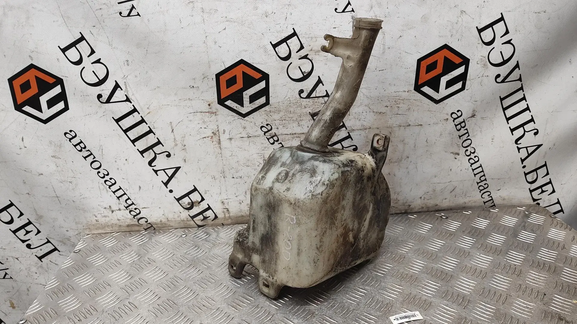 Бачок омывателя DMB102680