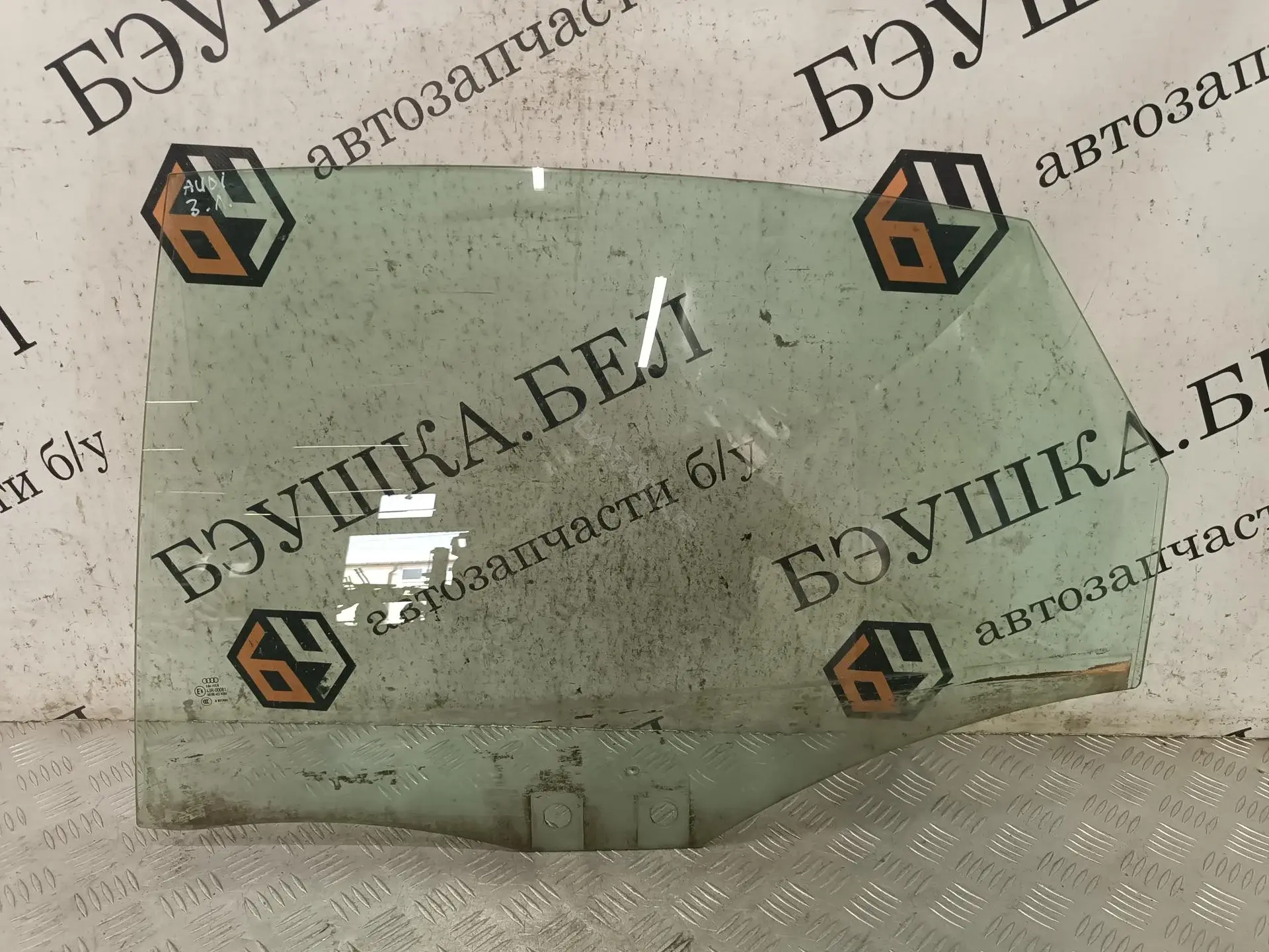 Стекло двери 4F5845205