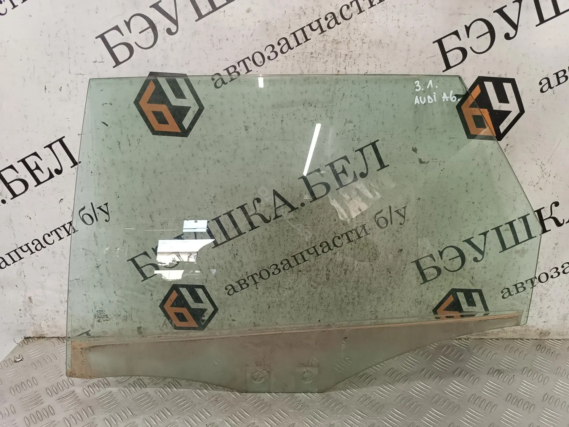 Стекло двери 4F9845205