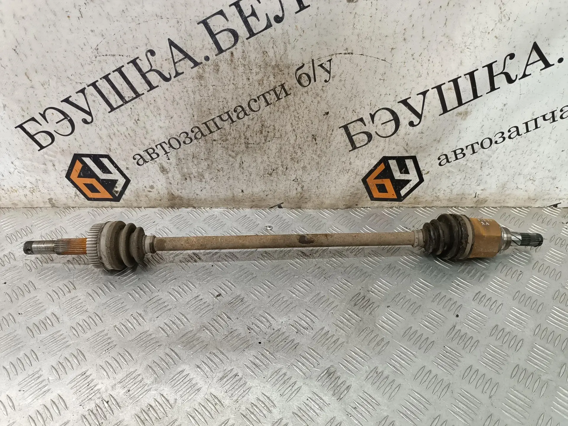 Приводной вал / Полуось P2604908