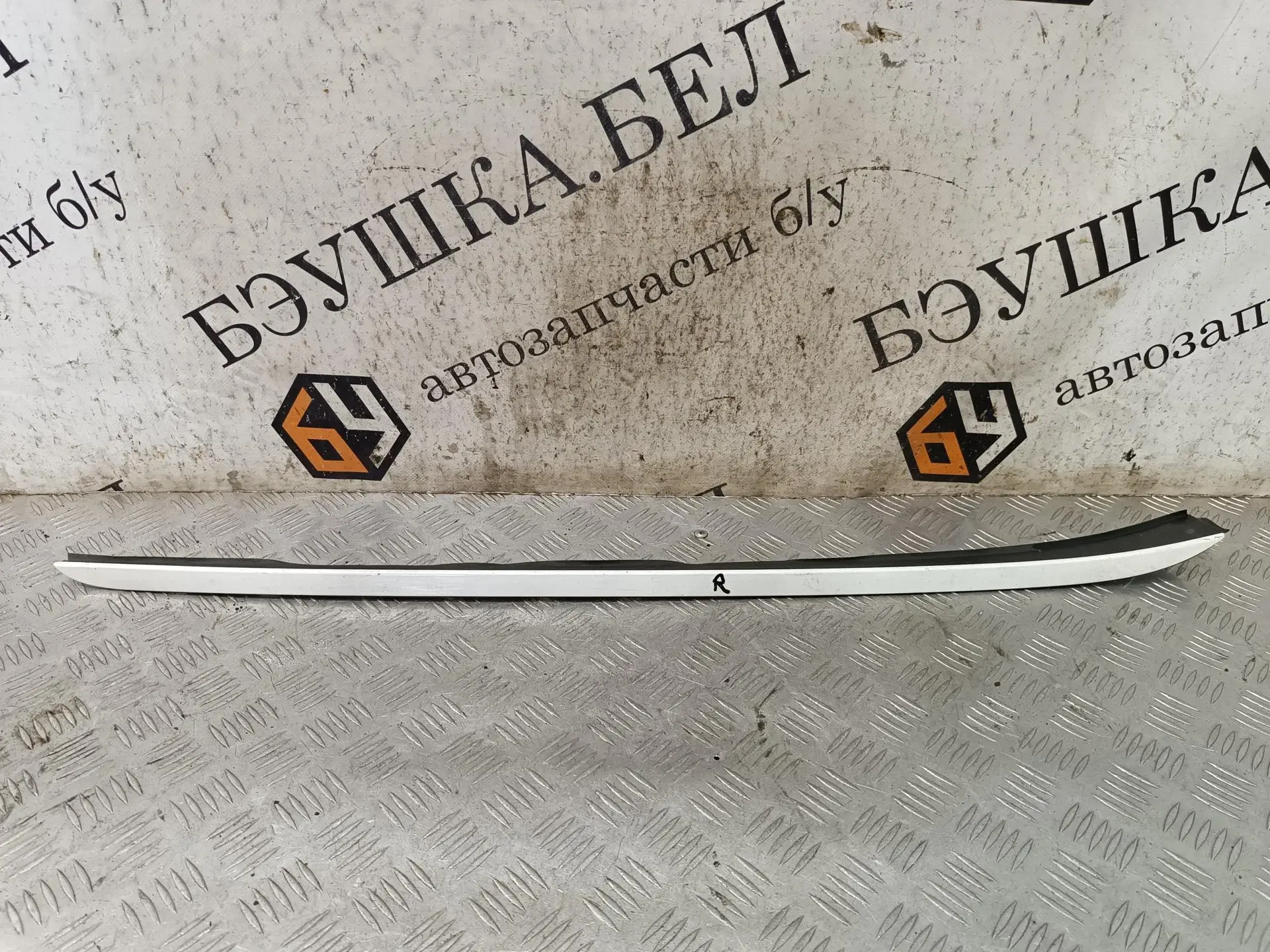 Молдинг лобового стекла 861323Z000