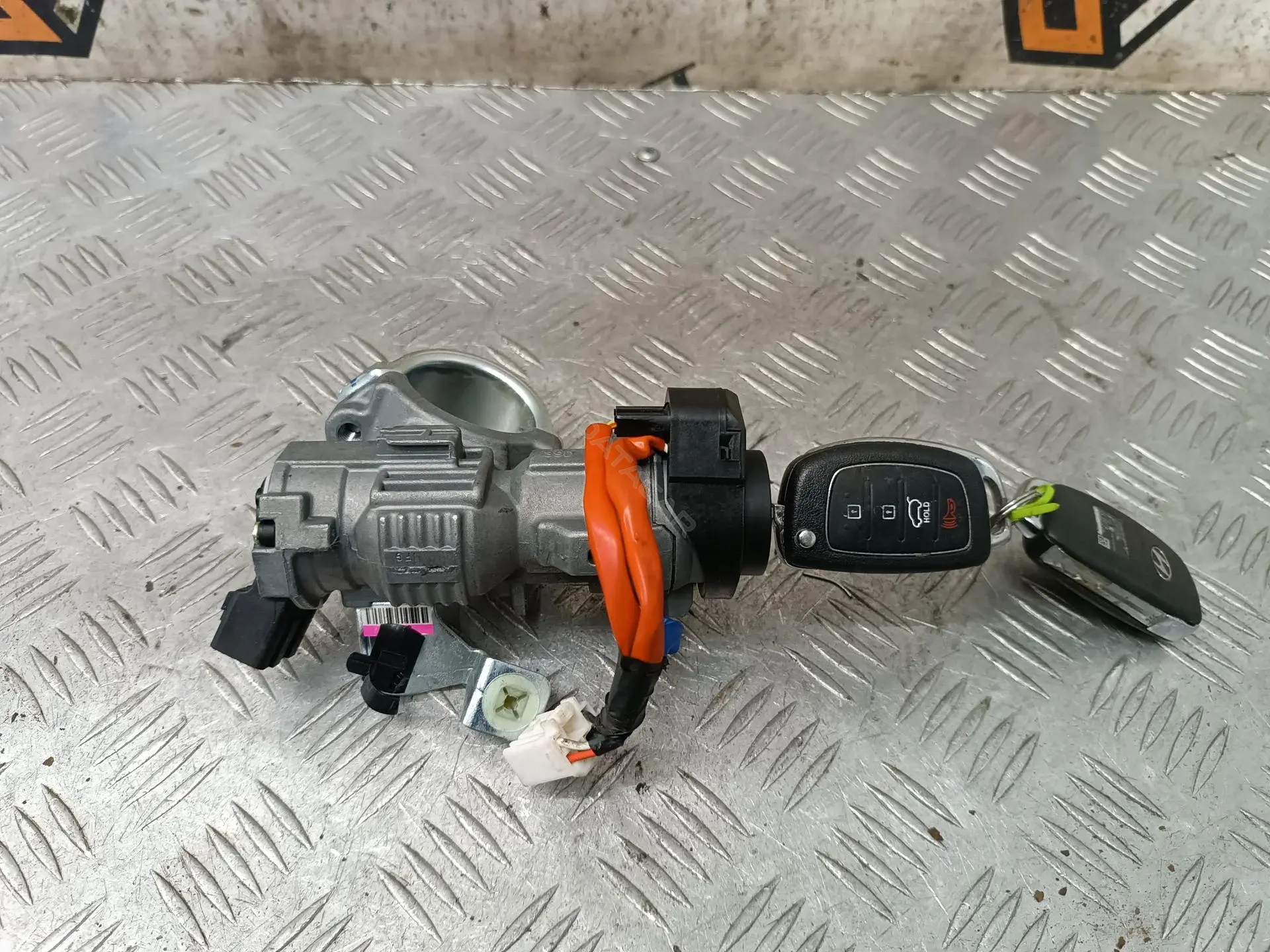Замок зажигания 819103V020