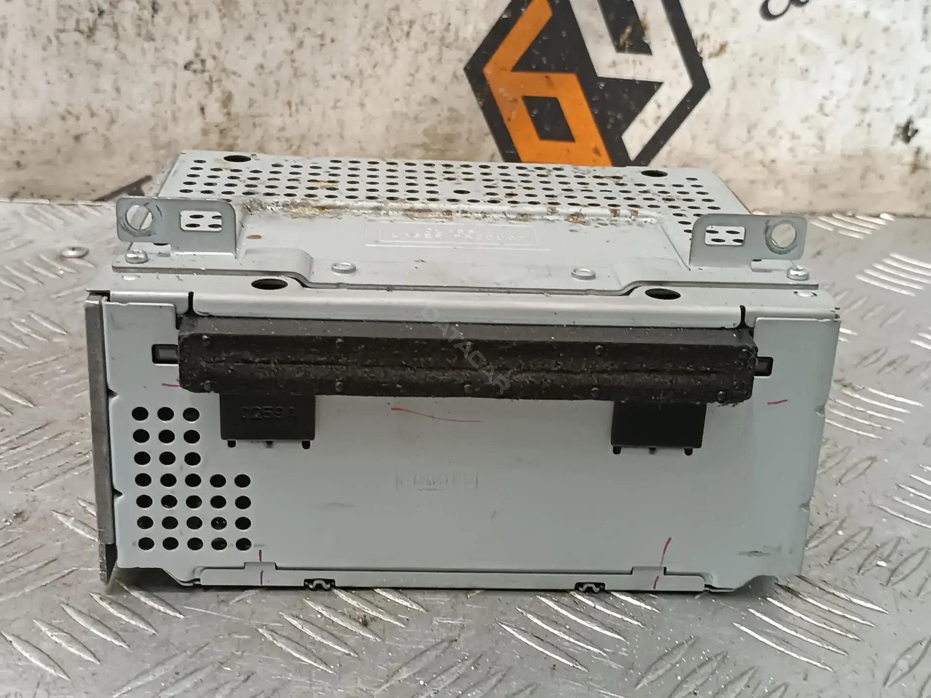 Магнитола F1BT18C815GH