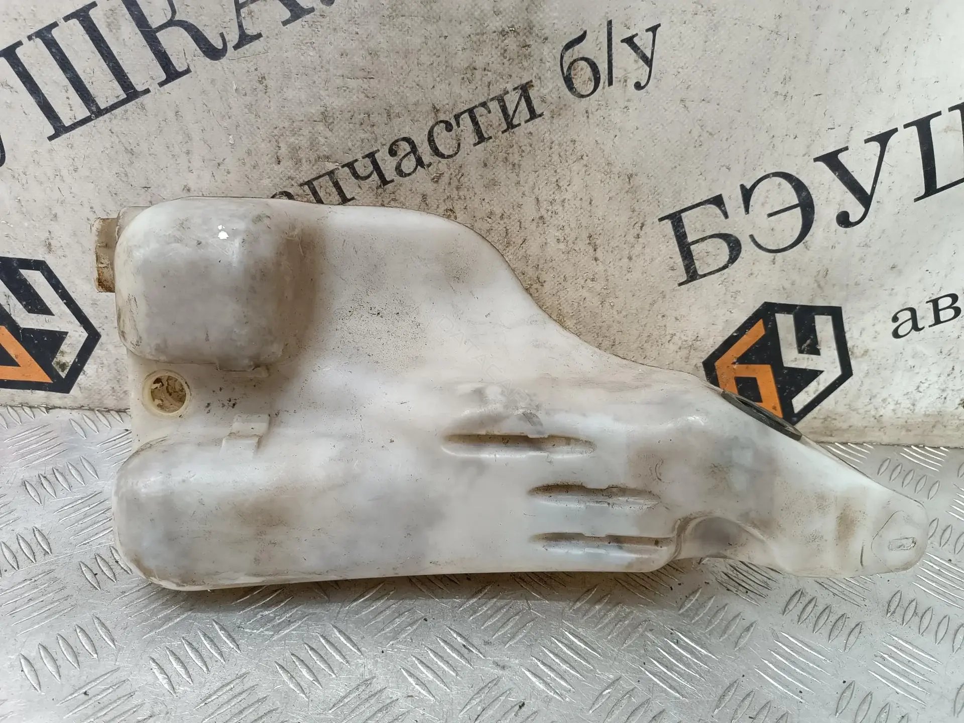 Бачок омывателя 8200104705D